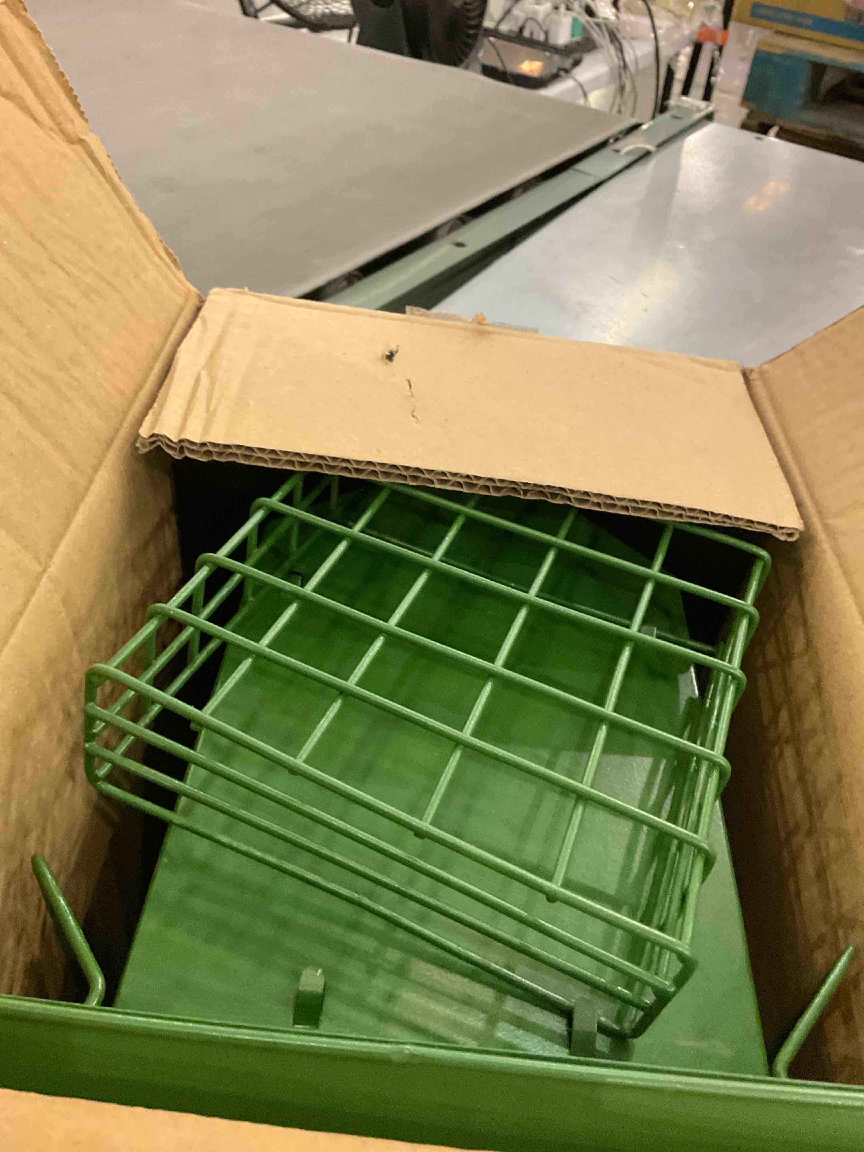 https://s3.amazonaws.com/lotting-images-prod/BargainHunt/EXS01409826_1722343436416.jpeg