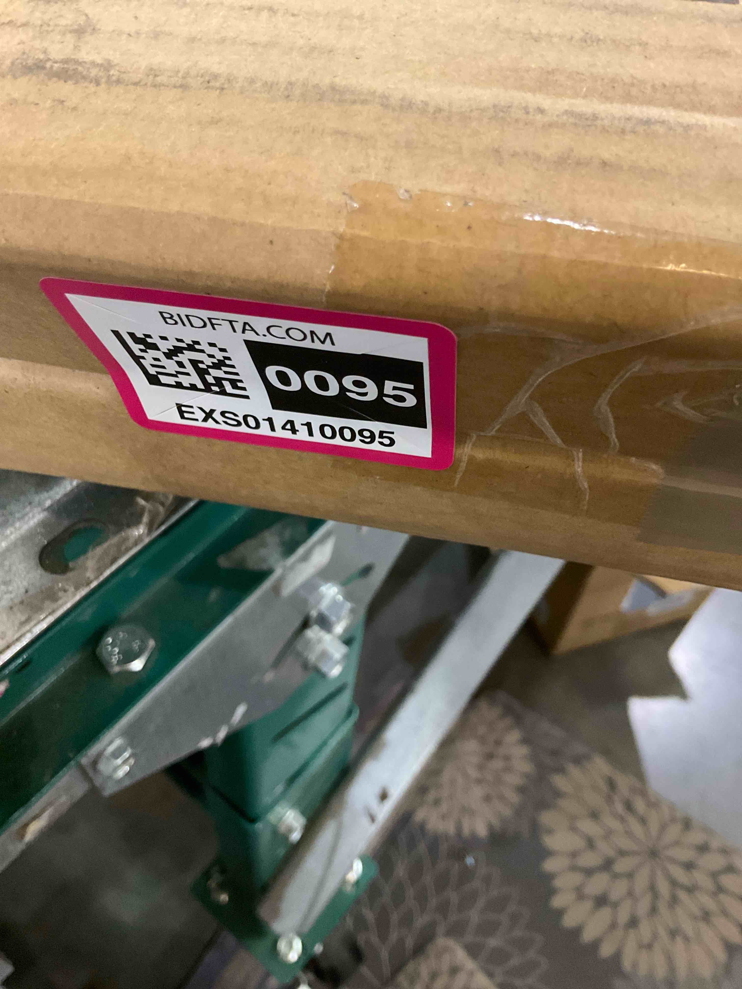 https://s3.amazonaws.com/lotting-images-prod/BargainHunt/EXS01410095_1721674767122.jpeg
