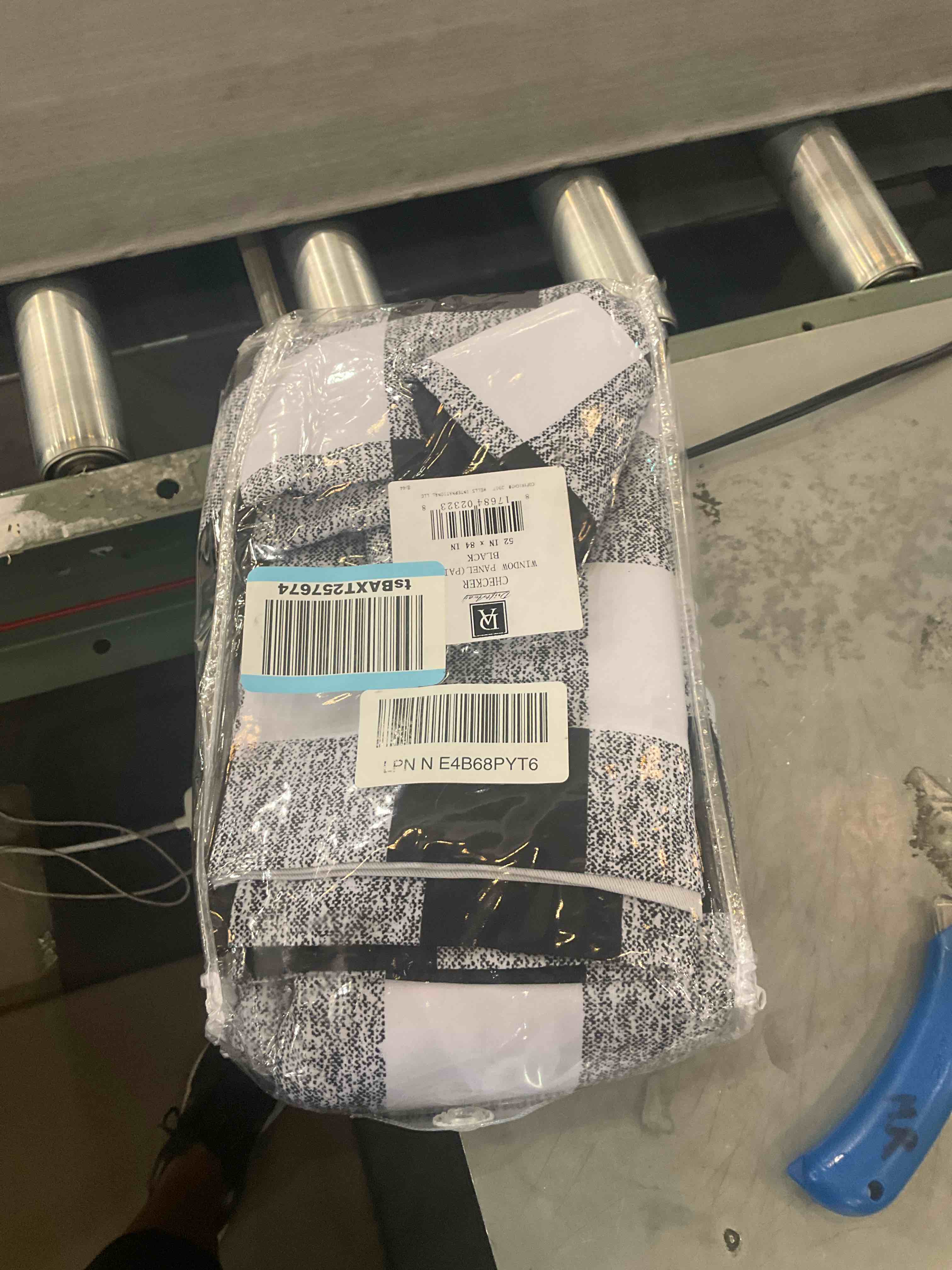 https://s3.amazonaws.com/lotting-images-prod/BargainHunt/EXS01410938_1722434789124.jpeg