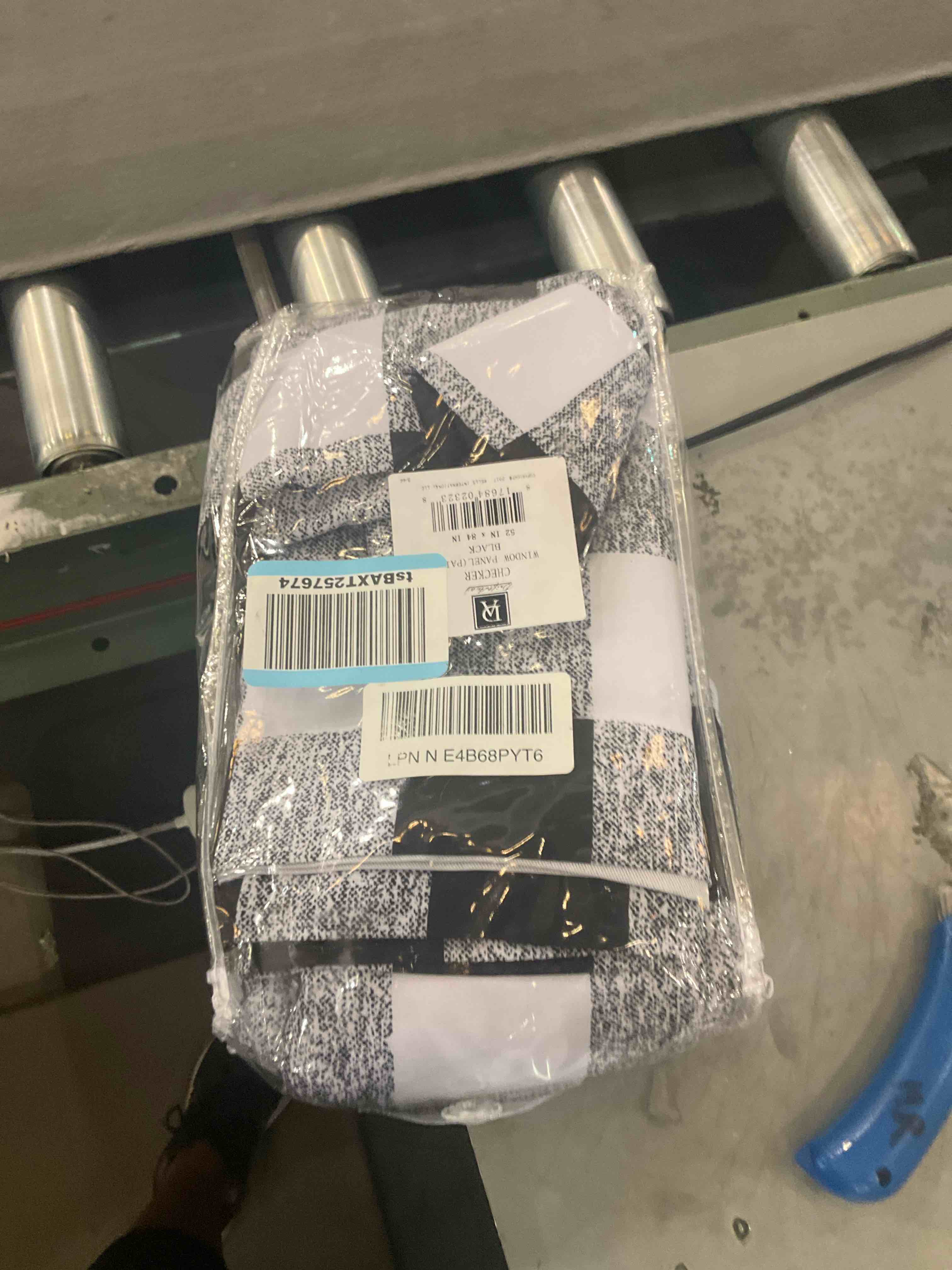 https://s3.amazonaws.com/lotting-images-prod/BargainHunt/EXS01410938_1722434790017.jpeg