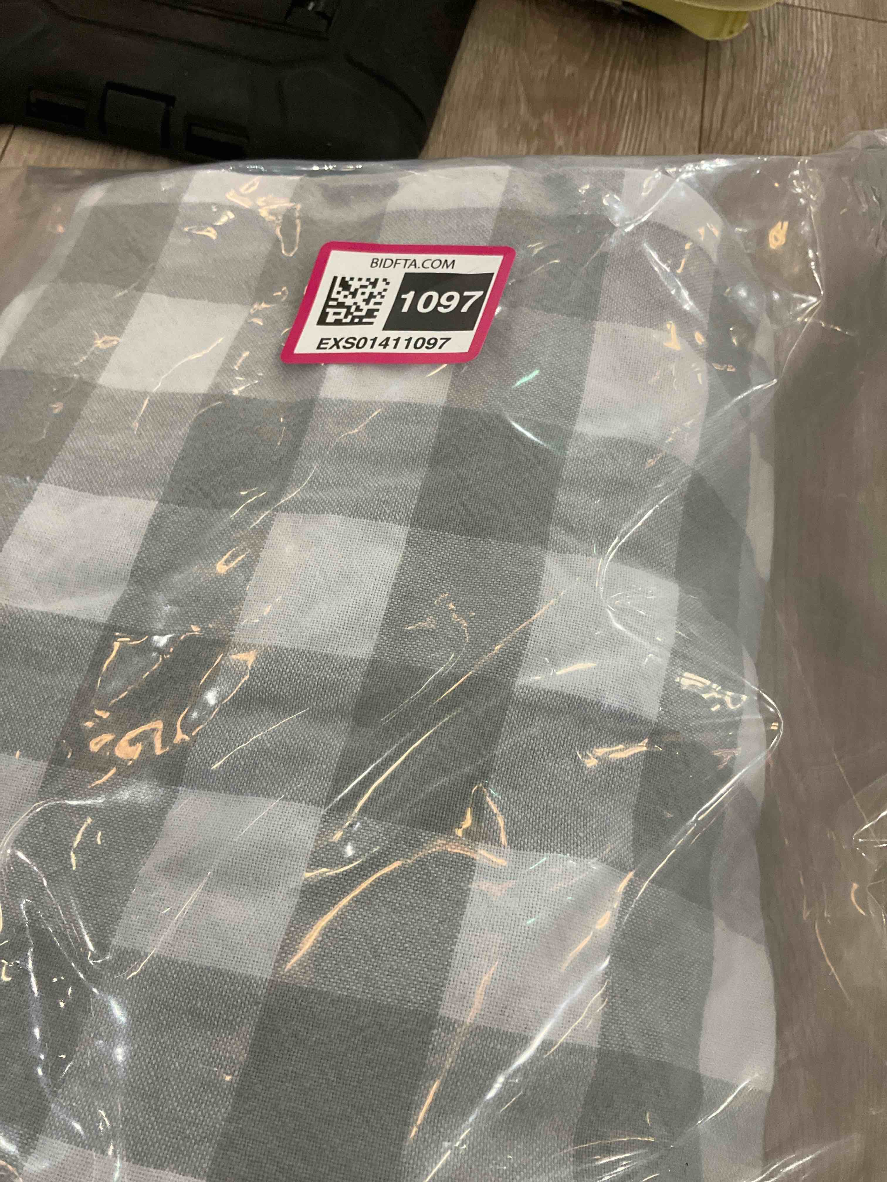https://s3.amazonaws.com/lotting-images-prod/BargainHunt/EXS01411097_1722965256630.jpeg