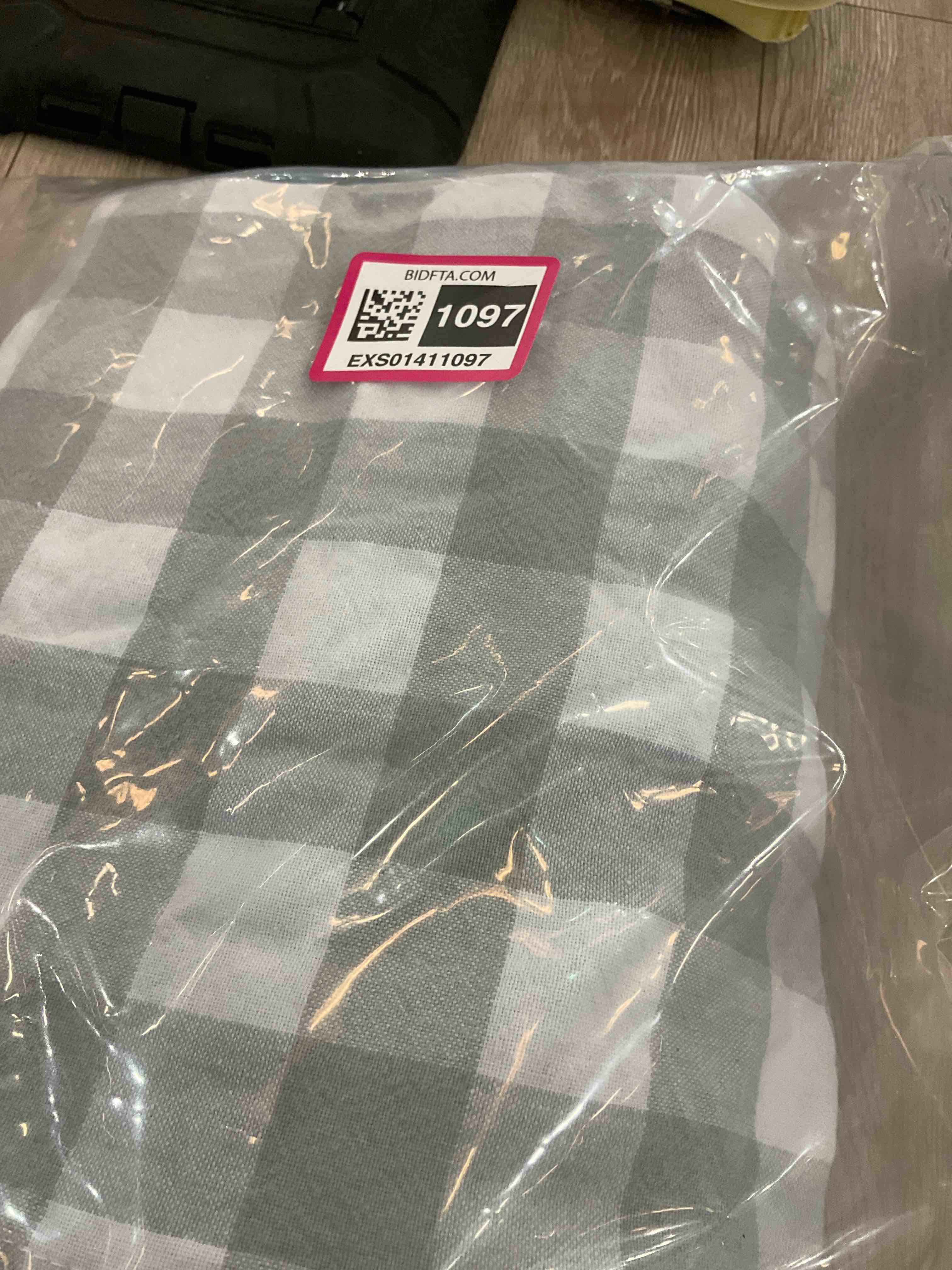 https://s3.amazonaws.com/lotting-images-prod/BargainHunt/EXS01411097_1722965257734.jpeg