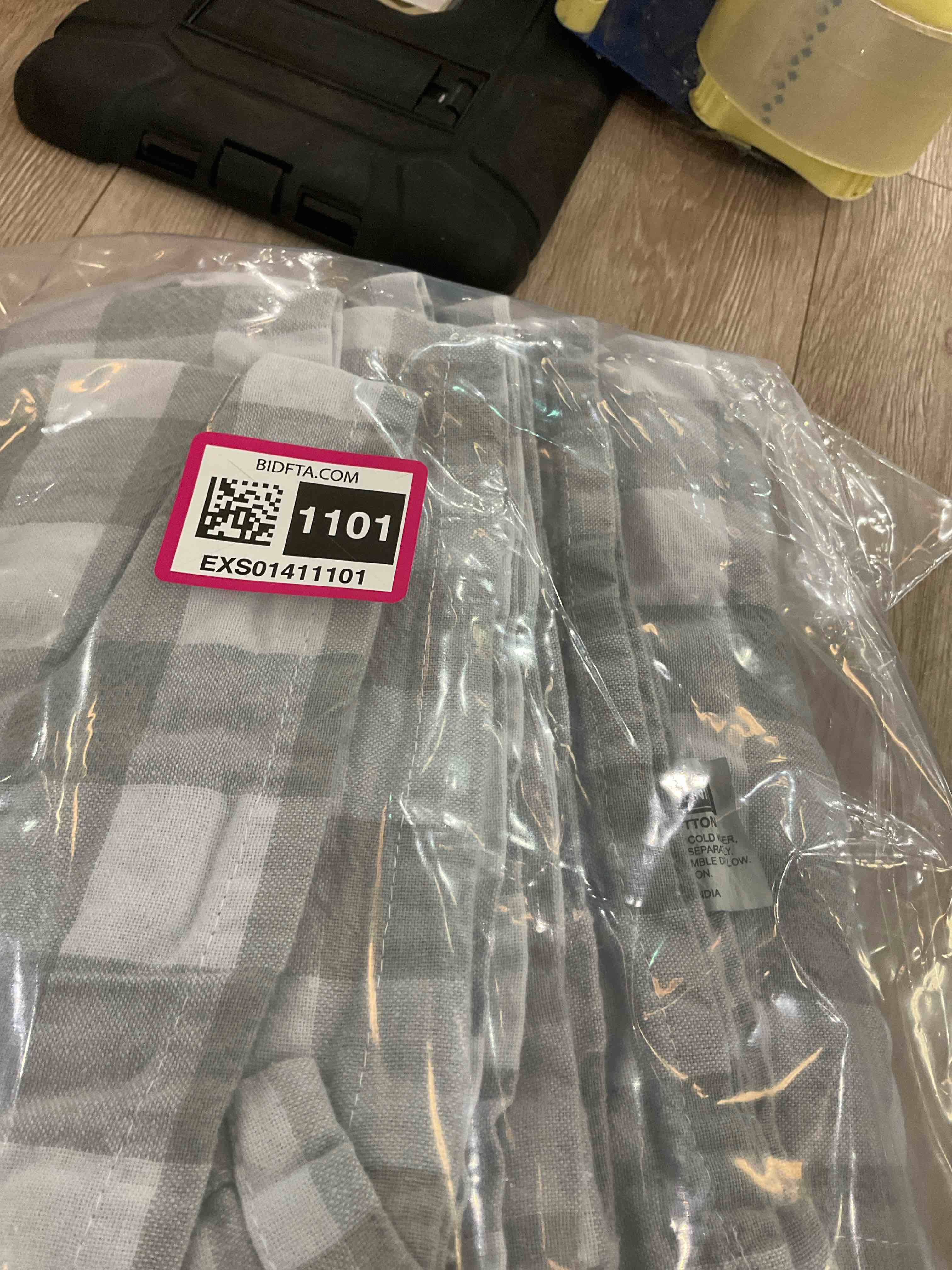 https://s3.amazonaws.com/lotting-images-prod/BargainHunt/EXS01411101_1722965506802.jpeg
