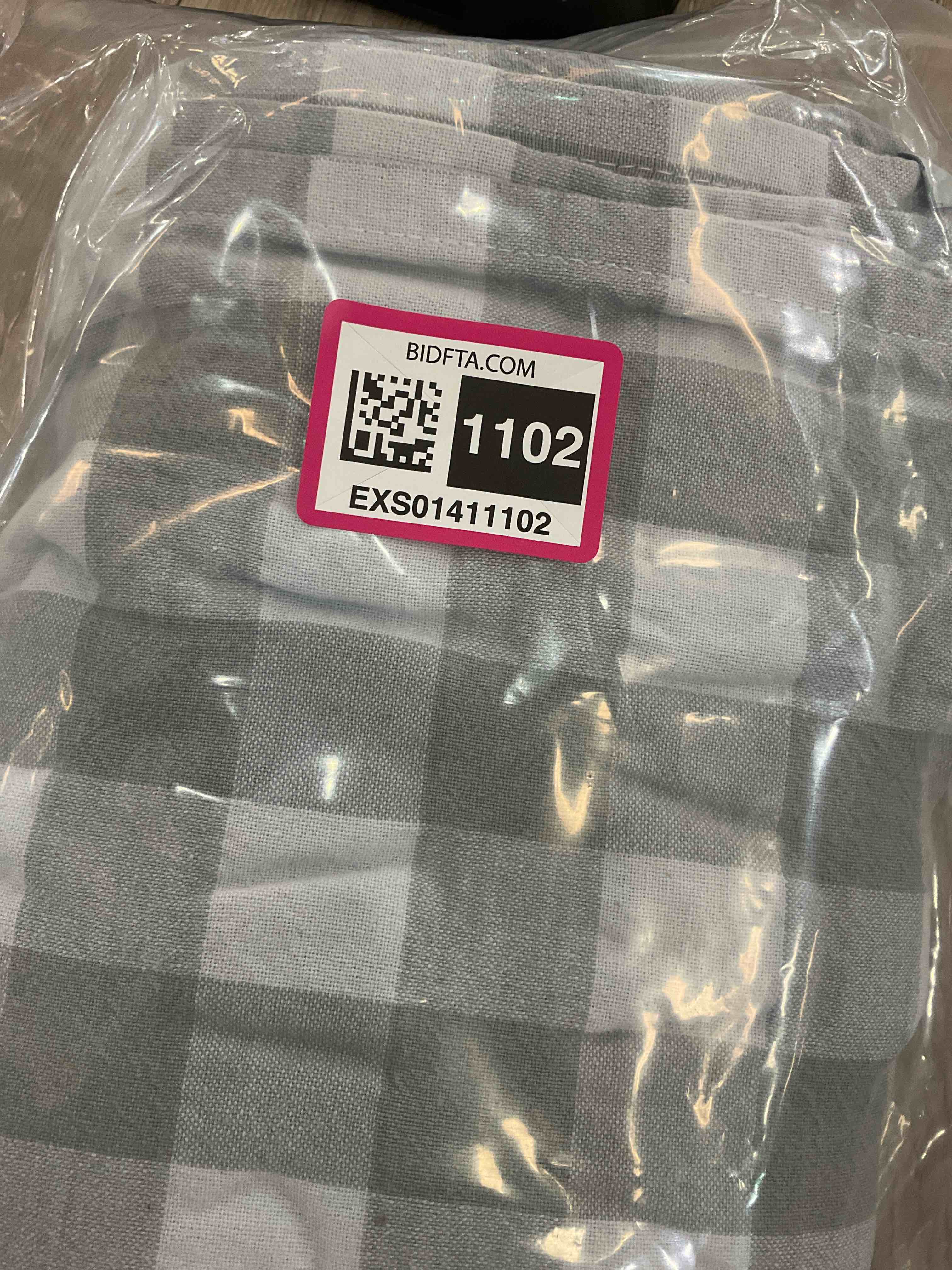 https://s3.amazonaws.com/lotting-images-prod/BargainHunt/EXS01411102_1722965547582.jpeg