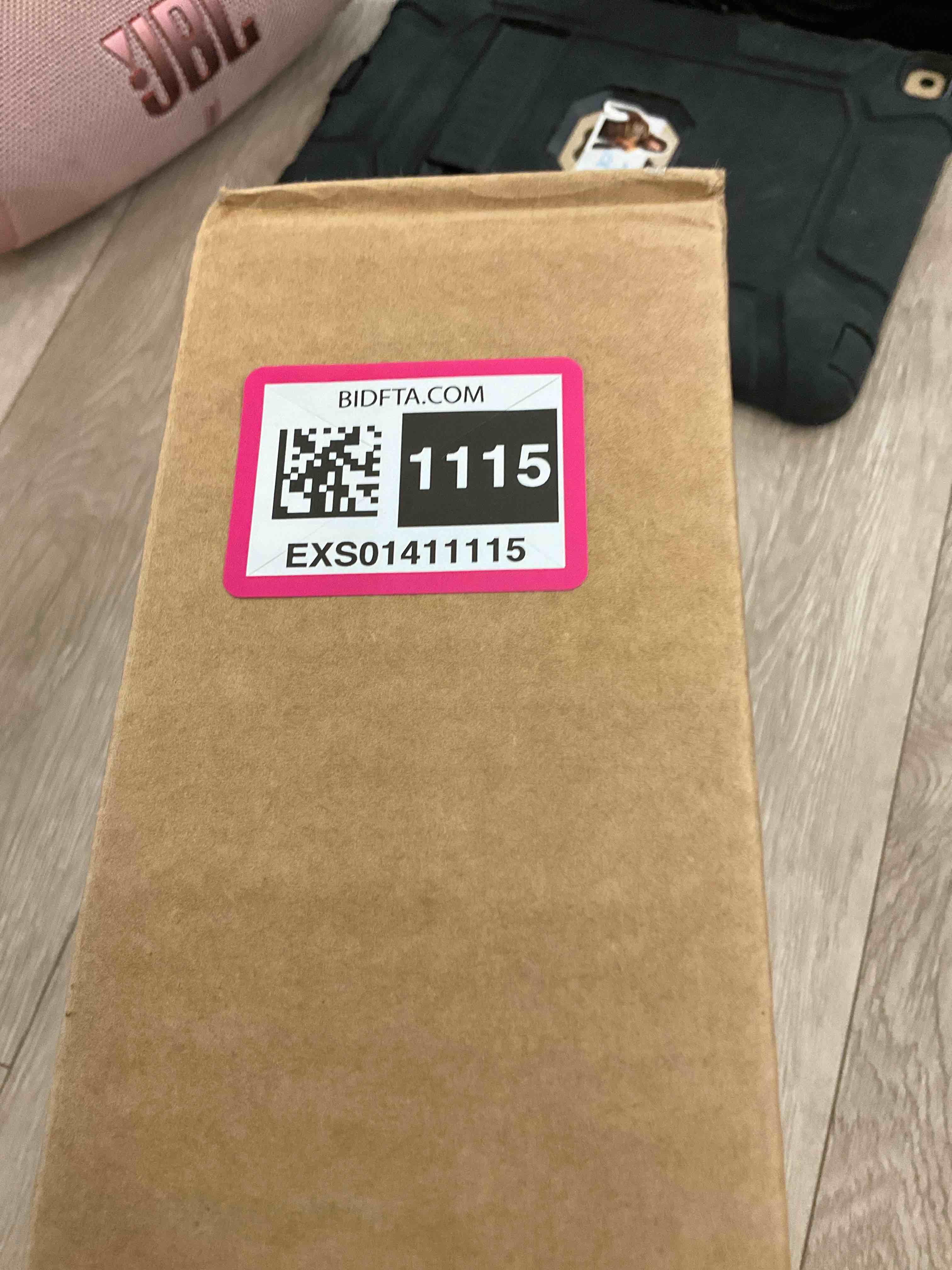 https://s3.amazonaws.com/lotting-images-prod/BargainHunt/EXS01411115_1722969183816.jpeg