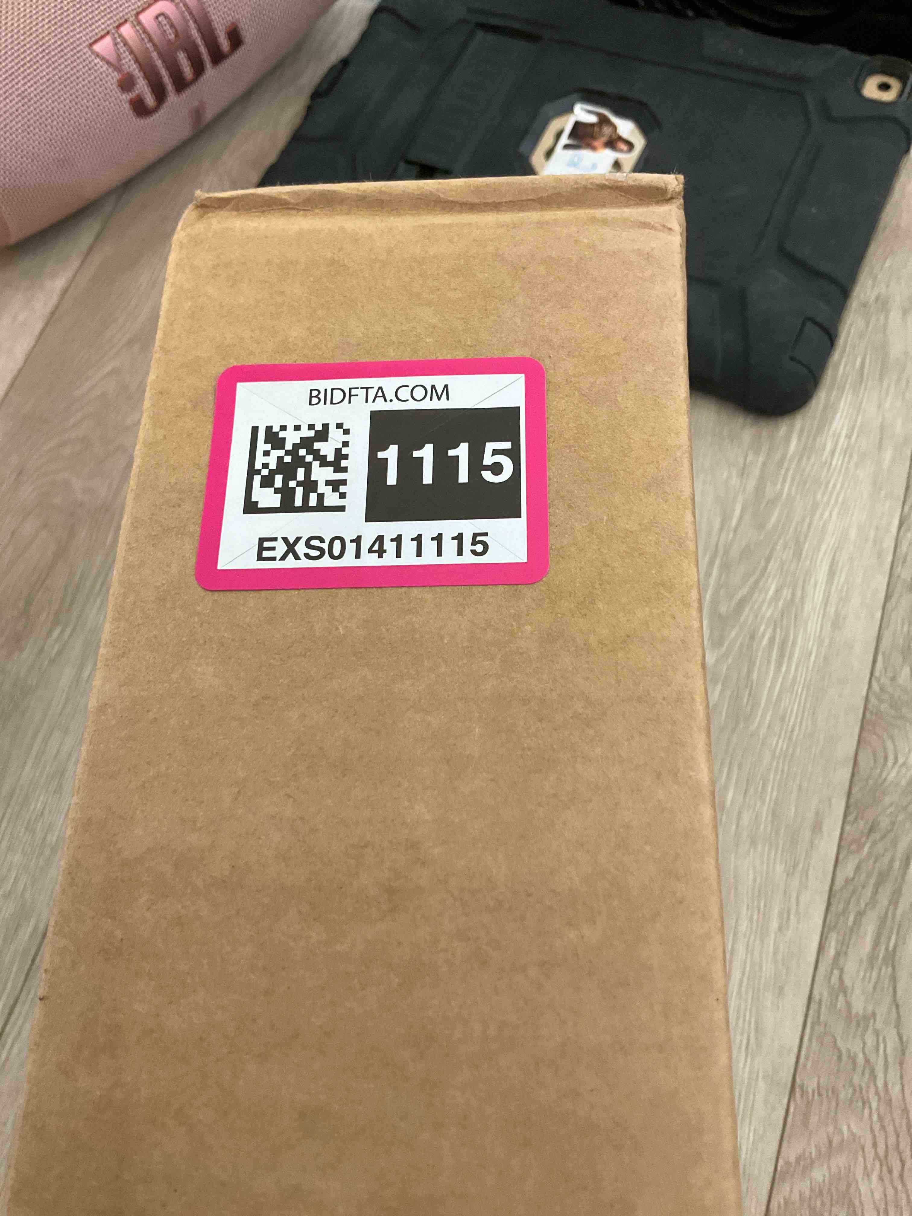 https://s3.amazonaws.com/lotting-images-prod/BargainHunt/EXS01411115_1722969184914.jpeg