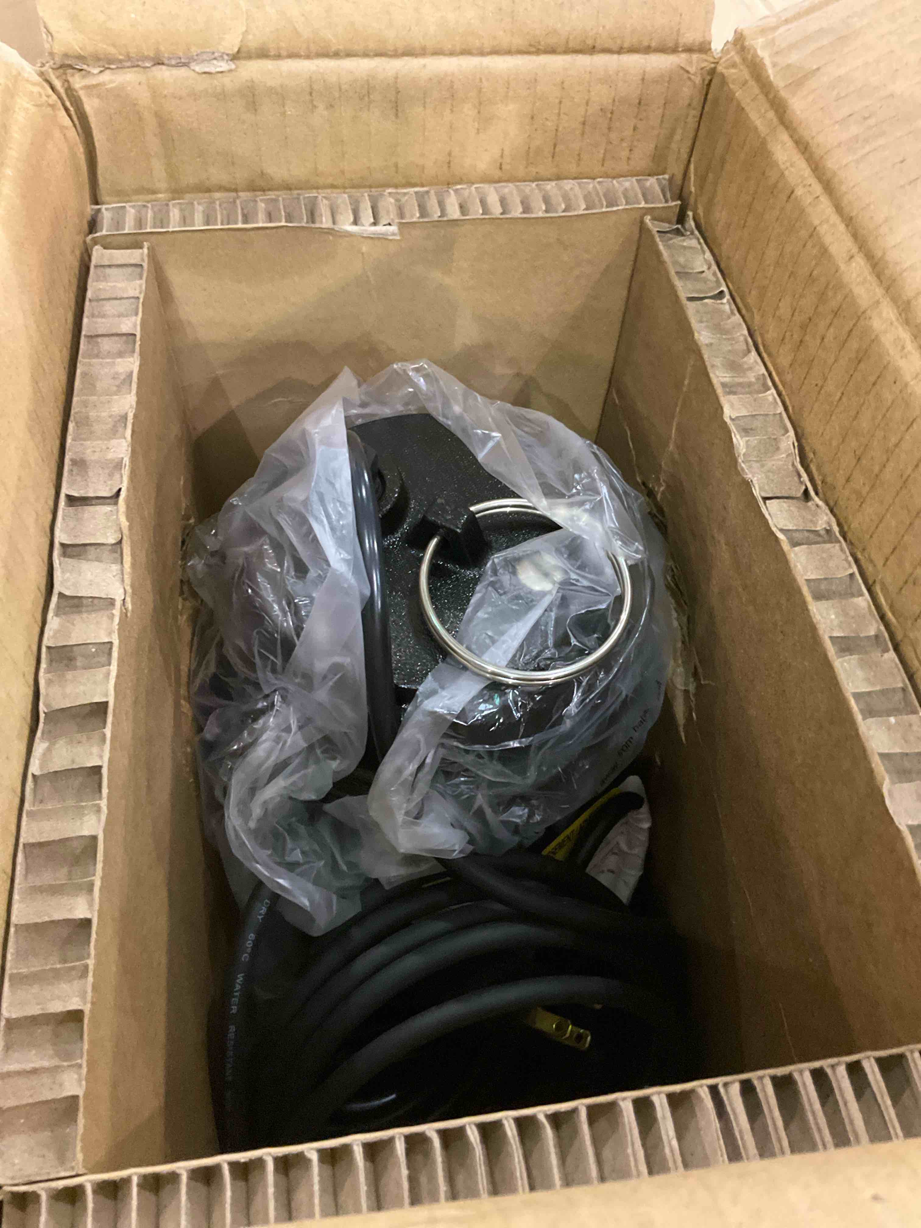 https://s3.amazonaws.com/lotting-images-prod/BargainHunt/EXS01412133_1722339221228.jpeg