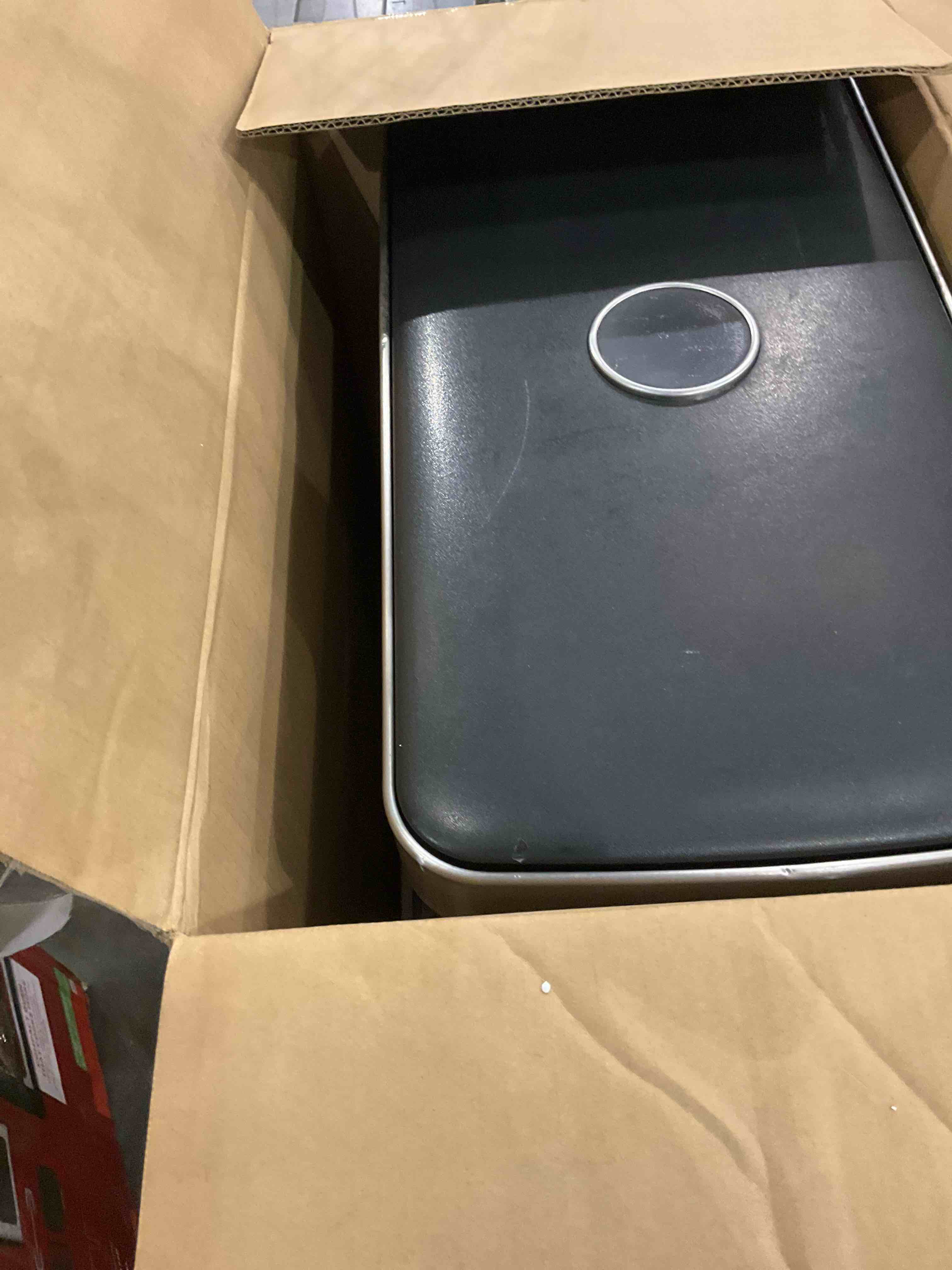https://s3.amazonaws.com/lotting-images-prod/BargainHunt/EXS01412220_1722361616413.jpeg