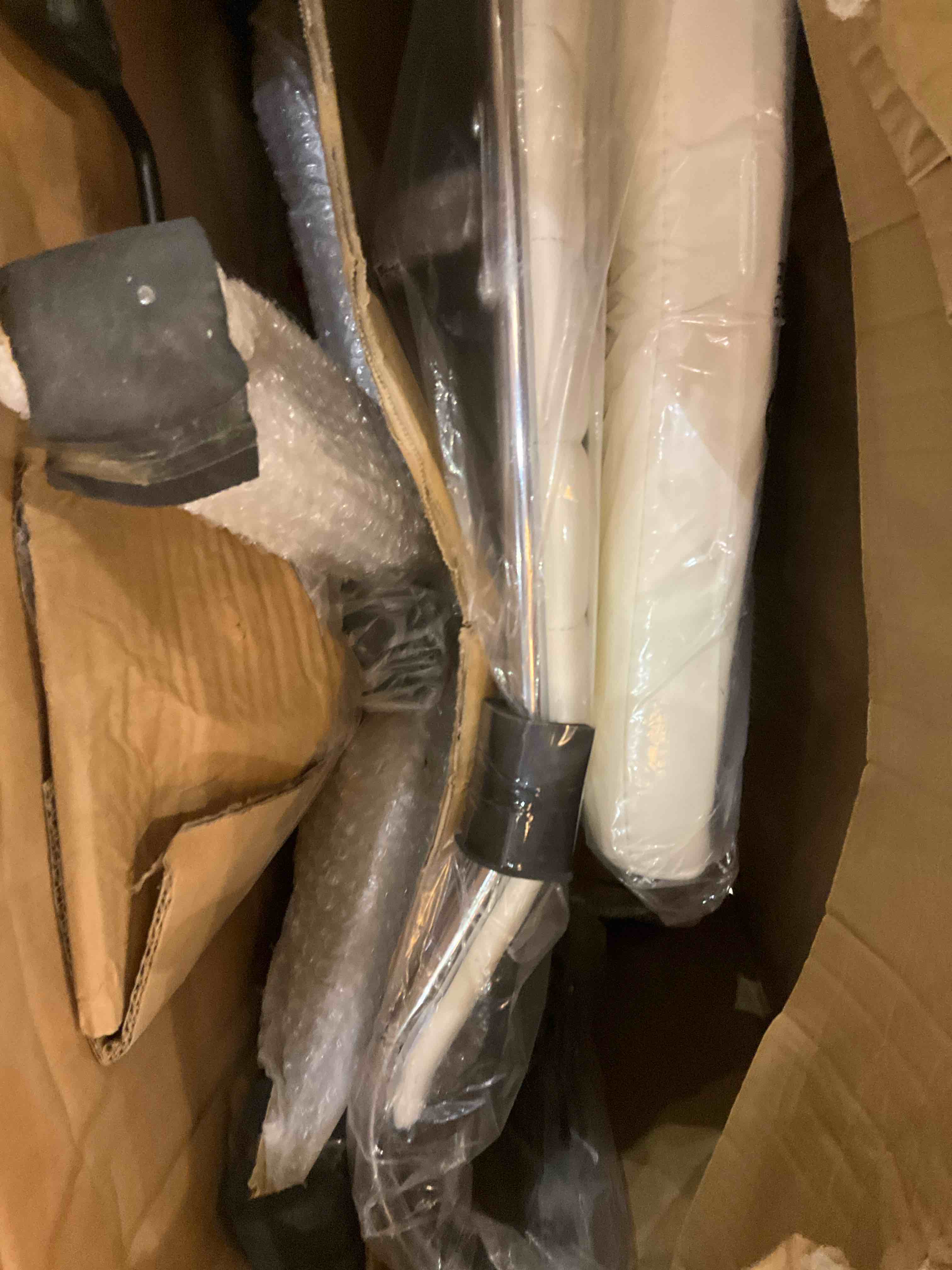 https://s3.amazonaws.com/lotting-images-prod/BargainHunt/EXS01412556_1721144693396.jpeg