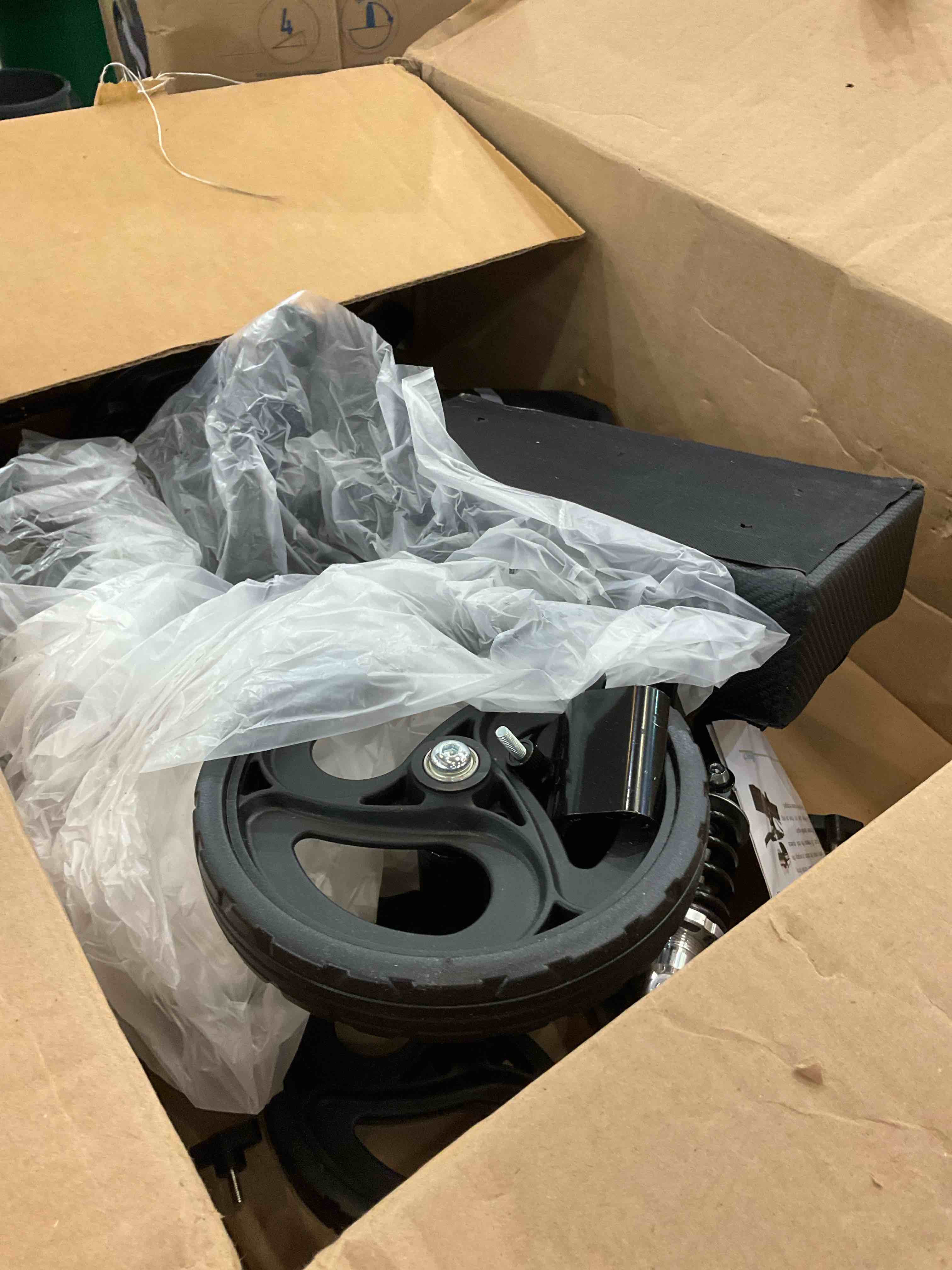 https://s3.amazonaws.com/lotting-images-prod/BargainHunt/EXS01413171_1722617337135.jpeg