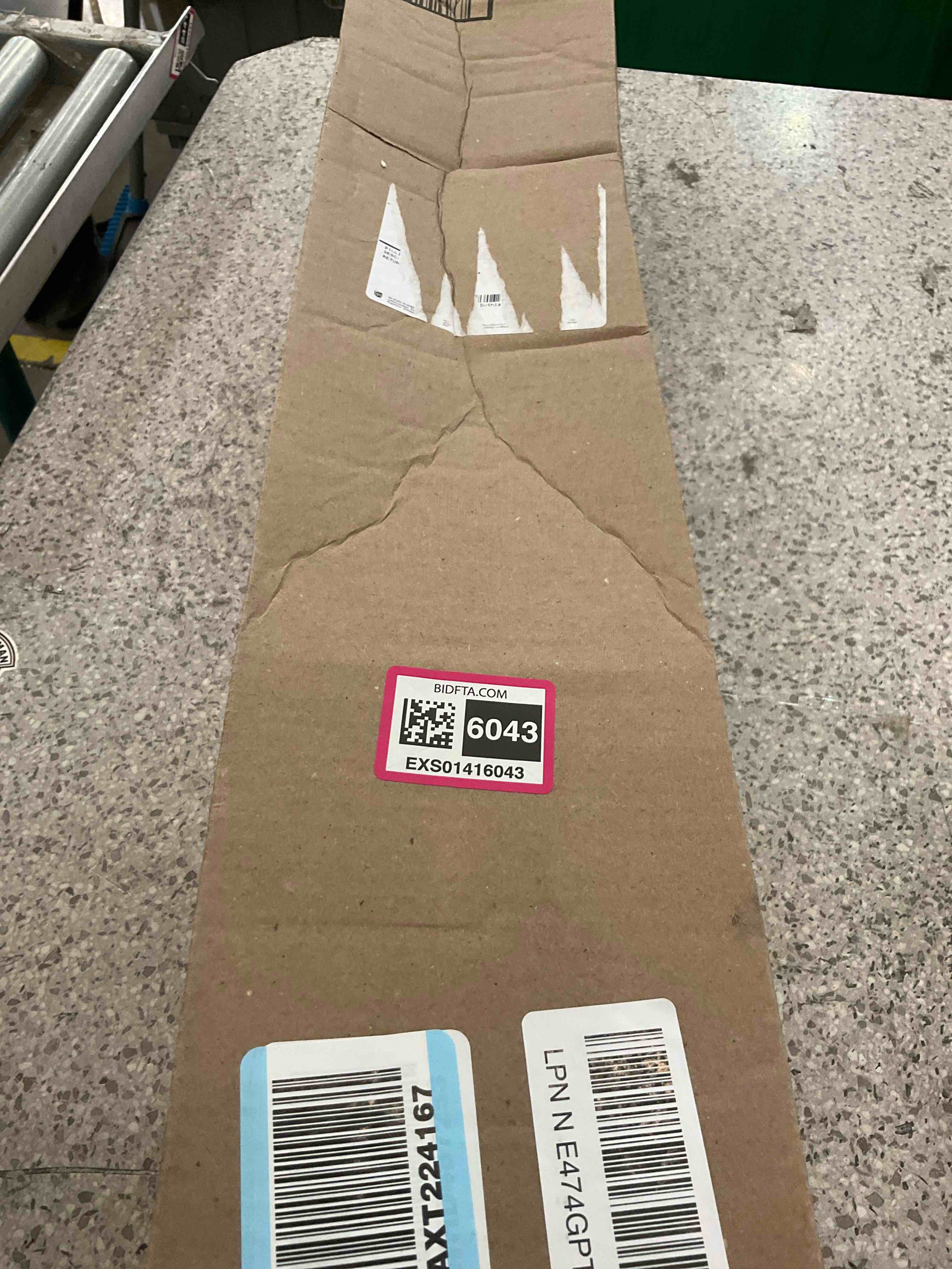 https://s3.amazonaws.com/lotting-images-prod/BargainHunt/EXS01416043_1724261231396.jpeg