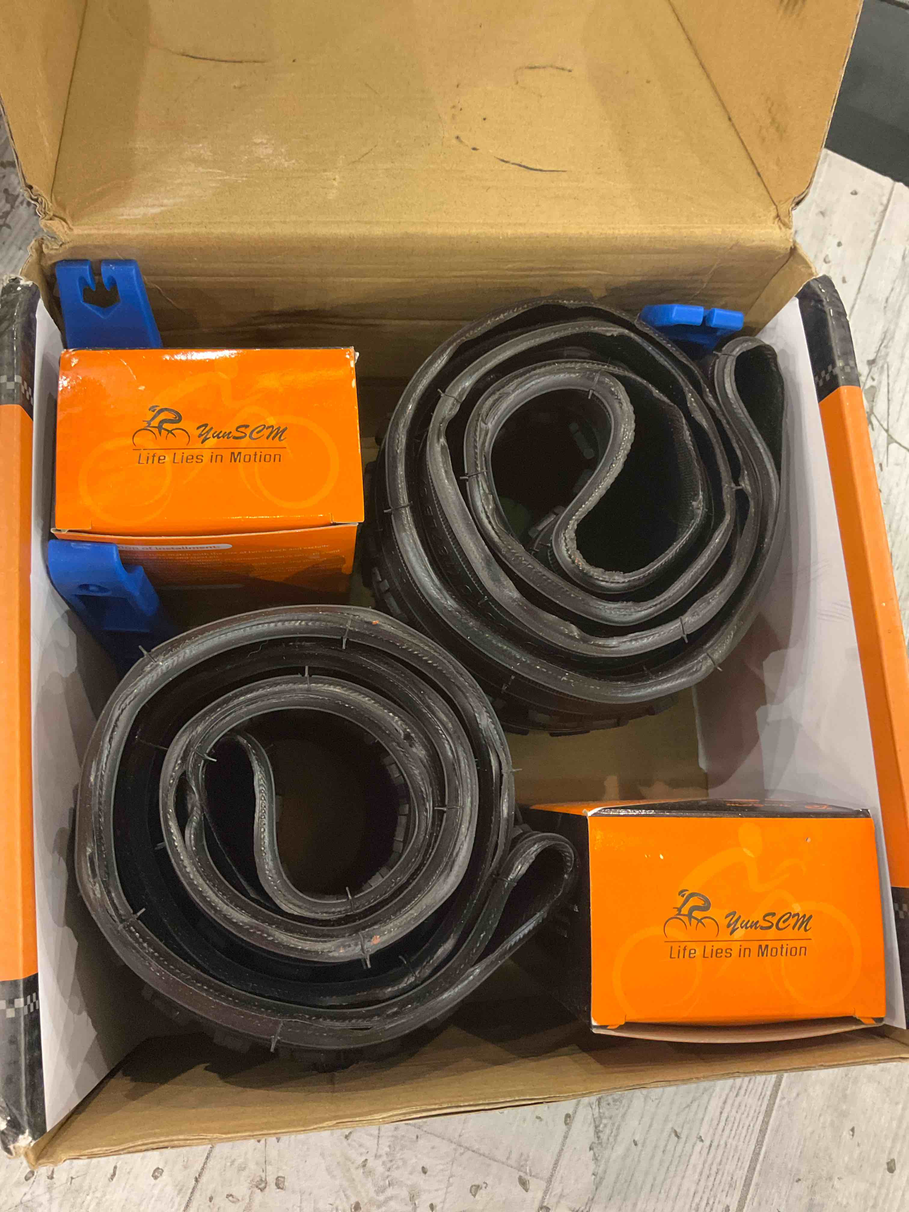 https://s3.amazonaws.com/lotting-images-prod/BargainHunt/EXS01416837_1722255676588.jpeg