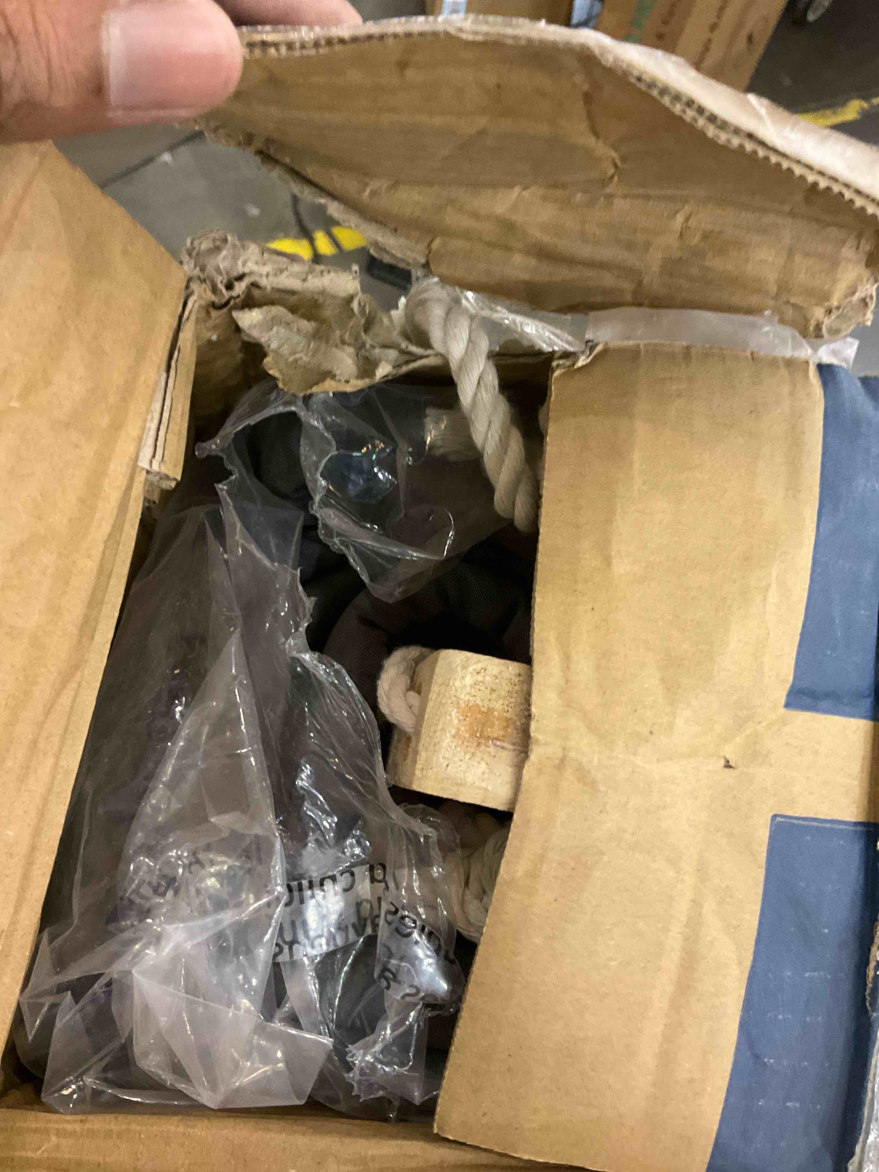 https://s3.amazonaws.com/lotting-images-prod/BargainHunt/EXS01417160_1721144225541.jpeg