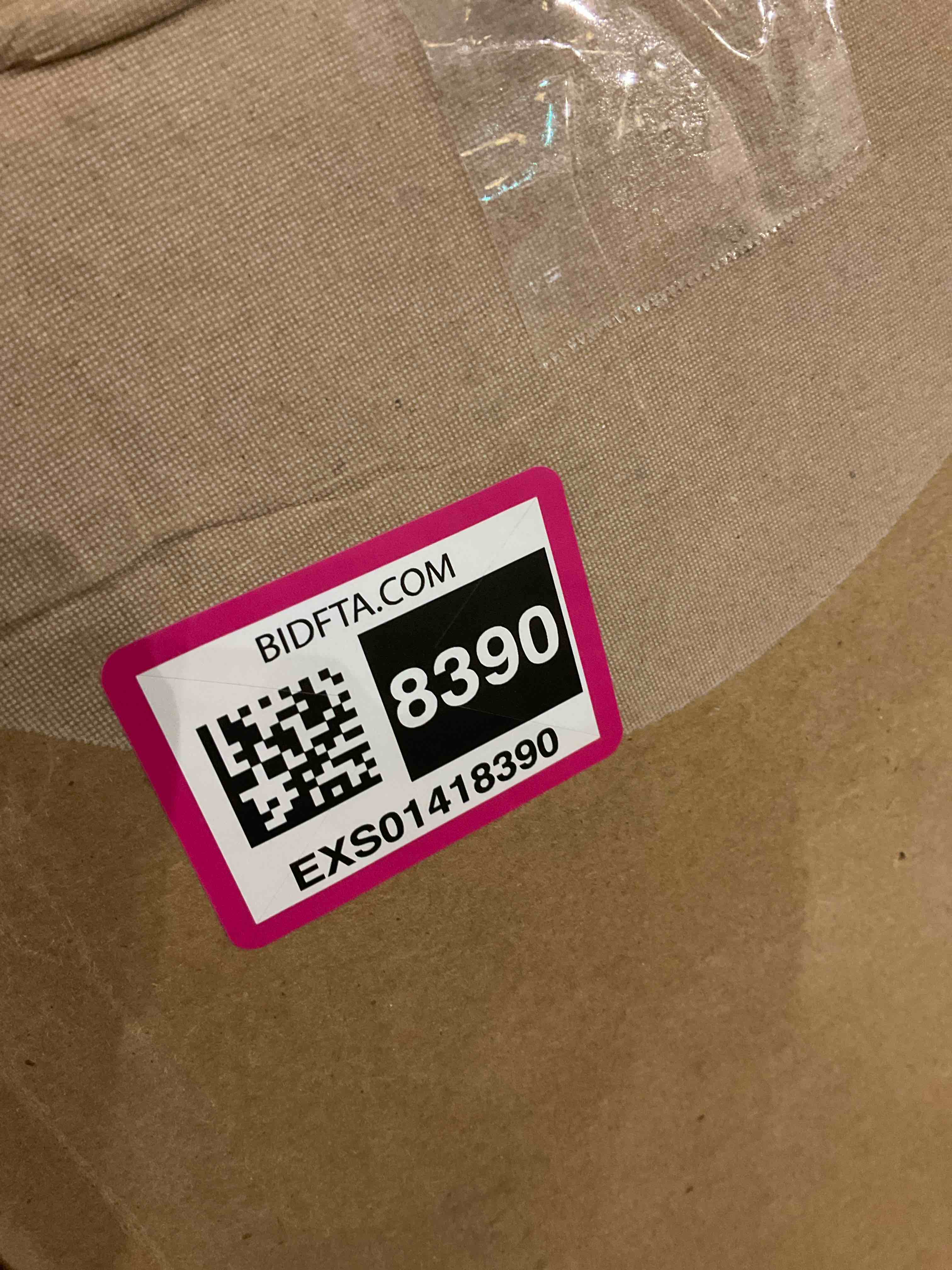https://s3.amazonaws.com/lotting-images-prod/BargainHunt/EXS01418390_1721757045680.jpeg