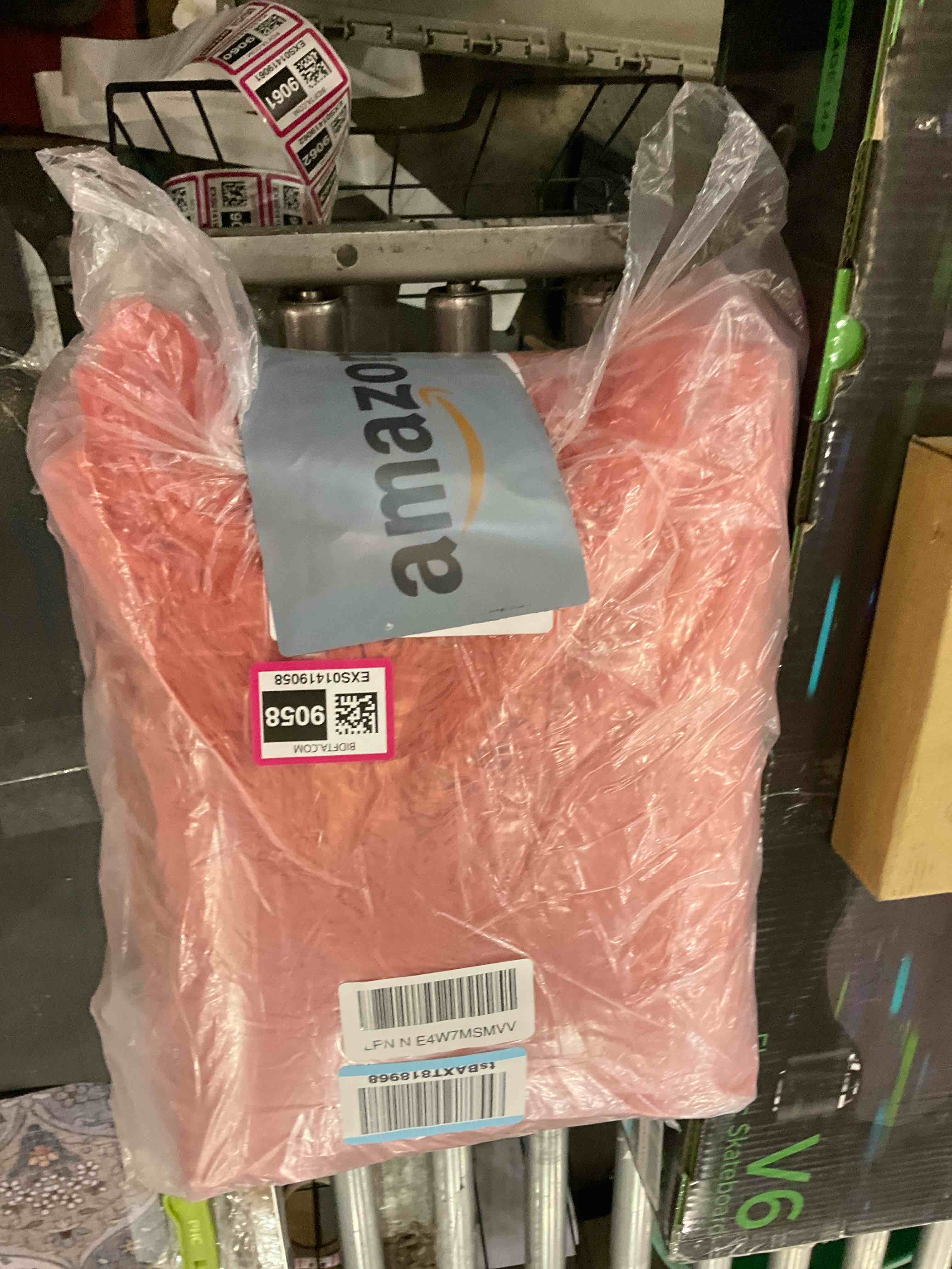 https://s3.amazonaws.com/lotting-images-prod/BargainHunt/EXS01419058_1722262504258.jpeg