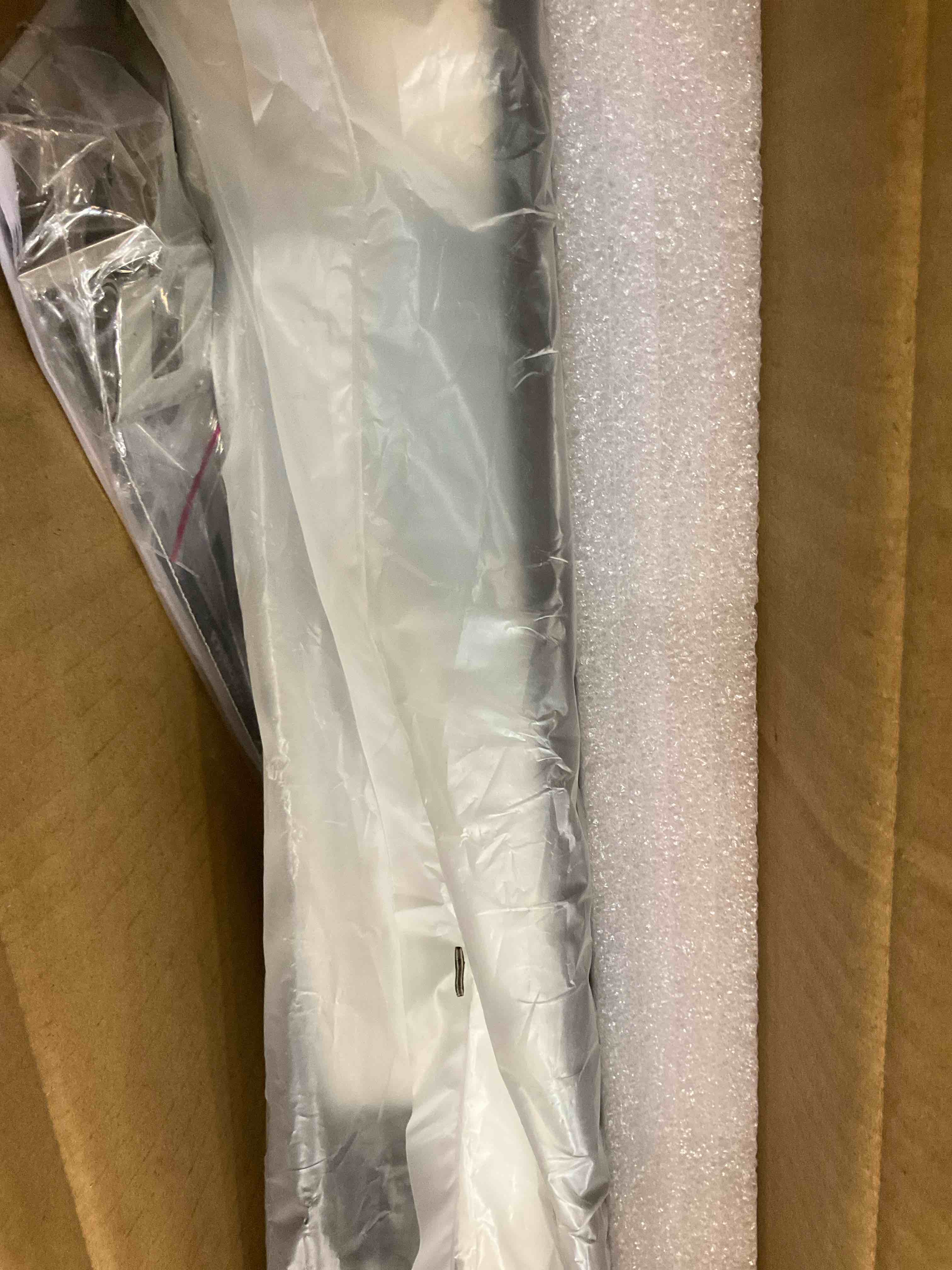 https://s3.amazonaws.com/lotting-images-prod/BargainHunt/EXS01419196_1722354227081.jpeg