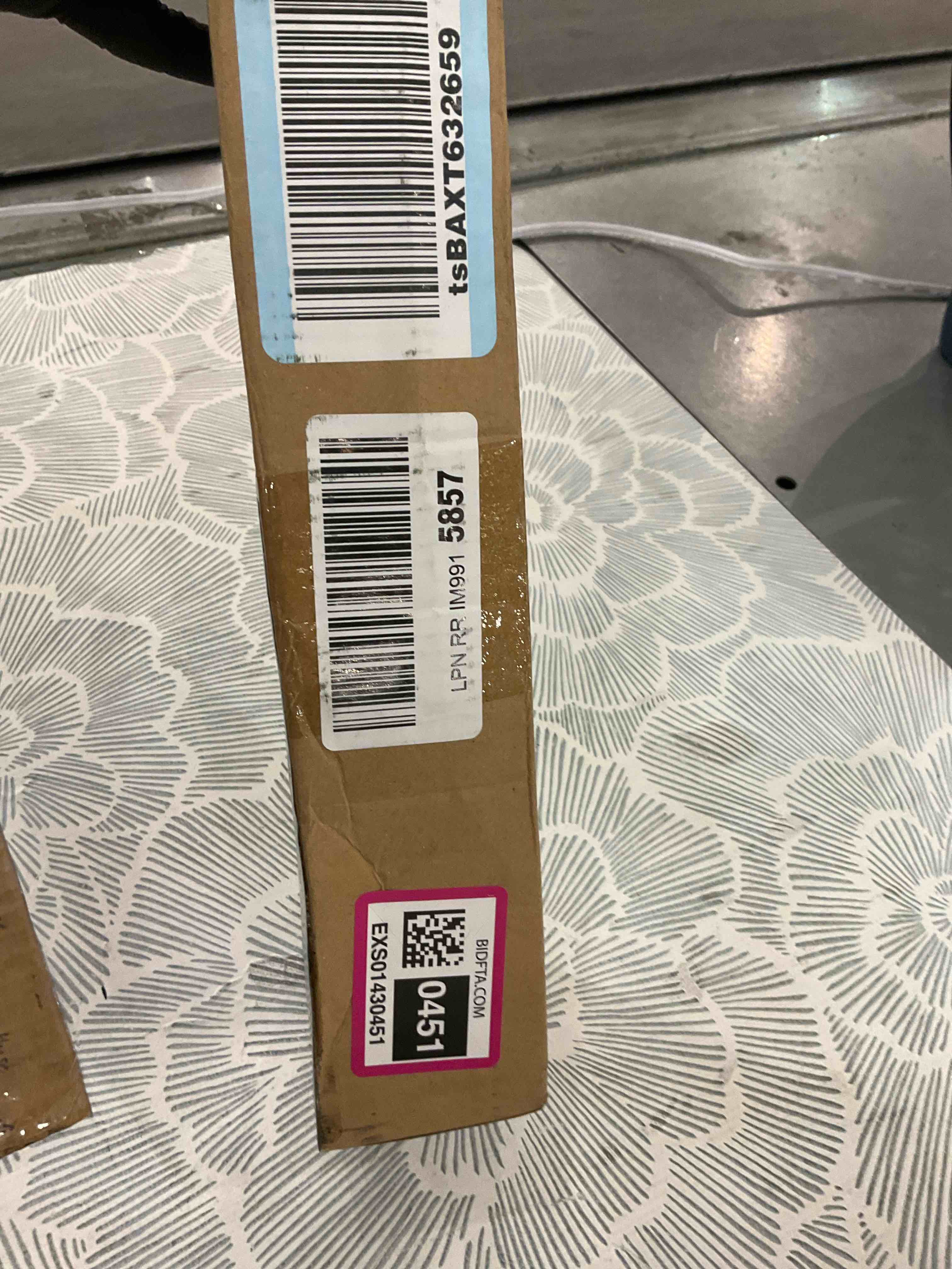 https://s3.amazonaws.com/lotting-images-prod/BargainHunt/EXS01430451_1723138221668.jpeg