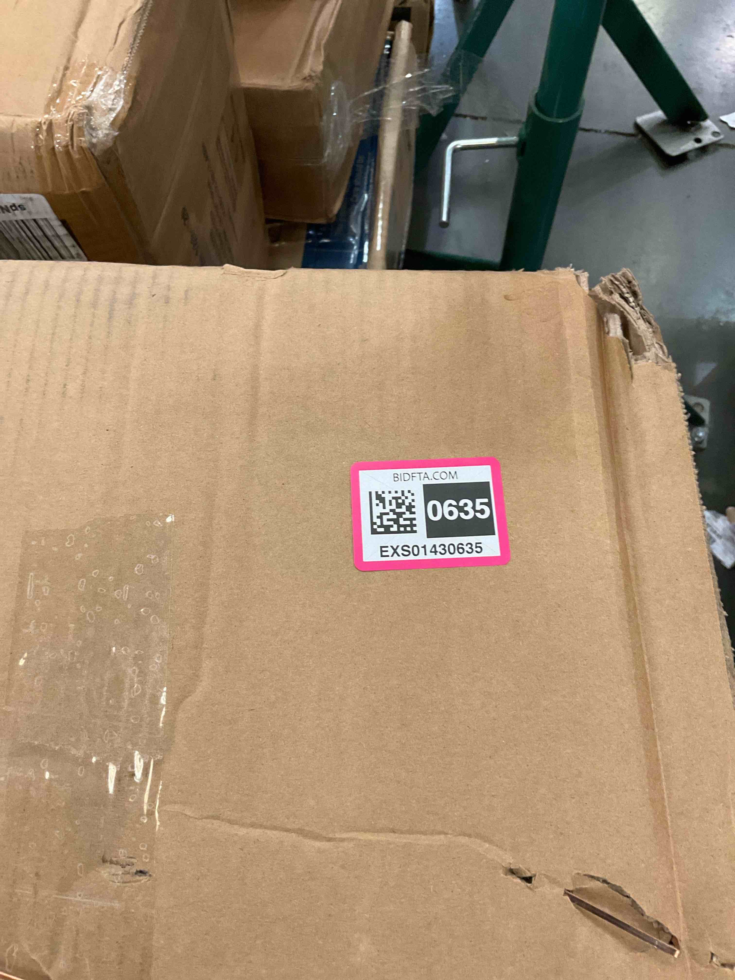 https://s3.amazonaws.com/lotting-images-prod/BargainHunt/EXS01430635_1720546170312.jpeg