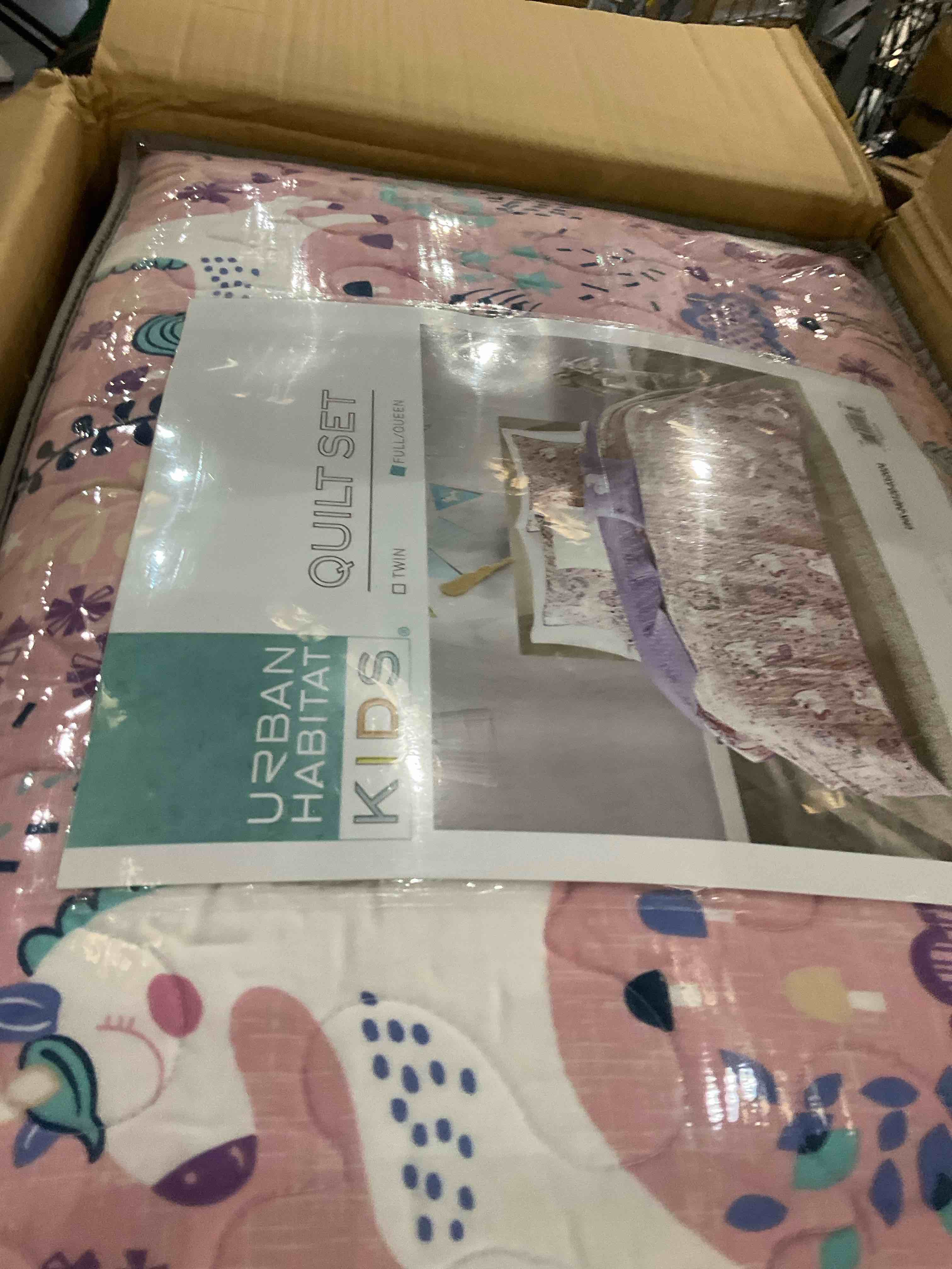 Urban Habitat Kids Reversible Cotton Quilt Set - Vibrant Fun, Playful Print, All Season Children Bedding Coverlet Bedspread, Decorative Pillow, Bedroom Décor, Full/Queen, Unicorn Pink 5 Piece