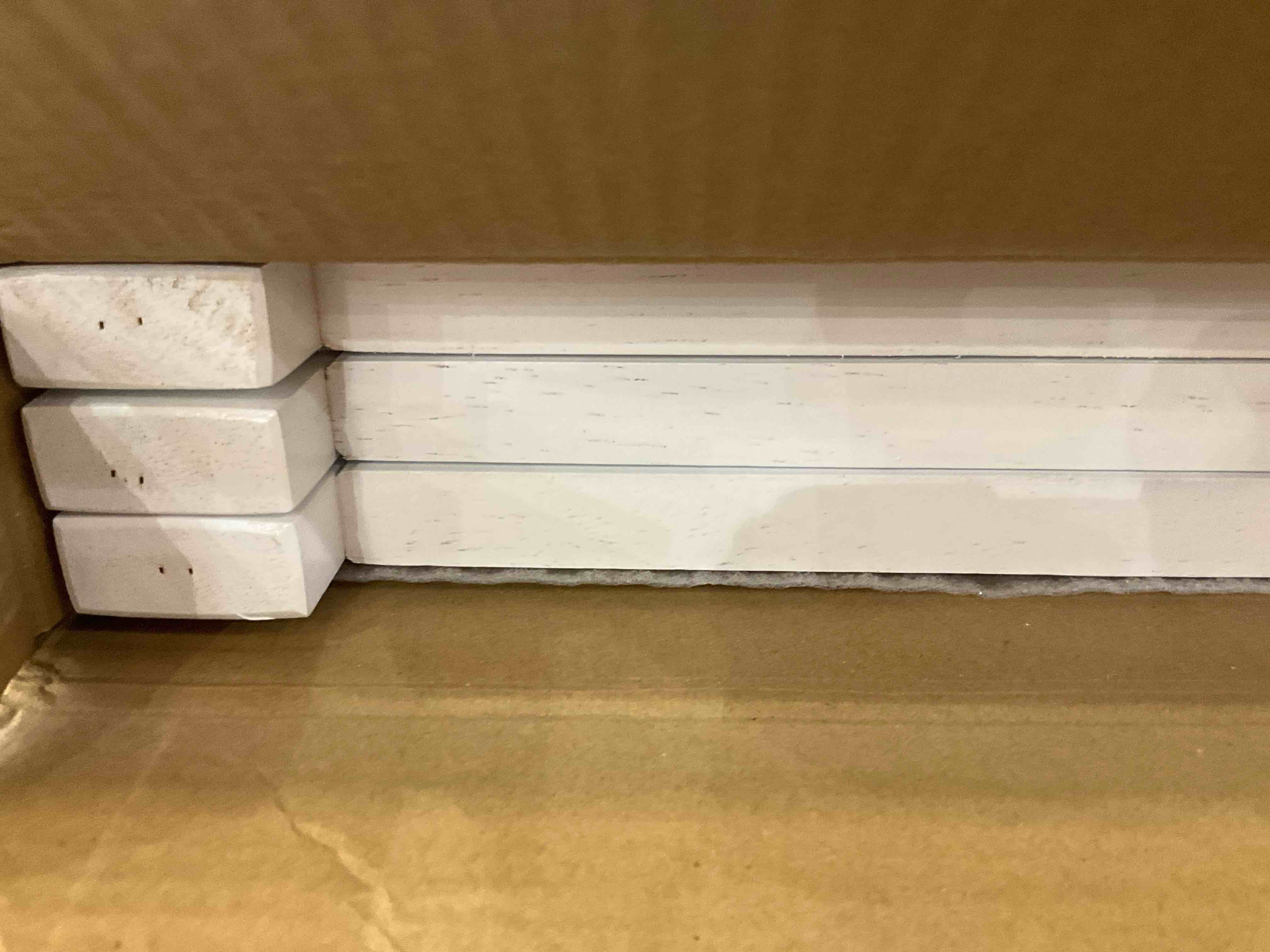 https://s3.amazonaws.com/lotting-images-prod/BargainHunt/EXS01431387_1719848891882.jpeg