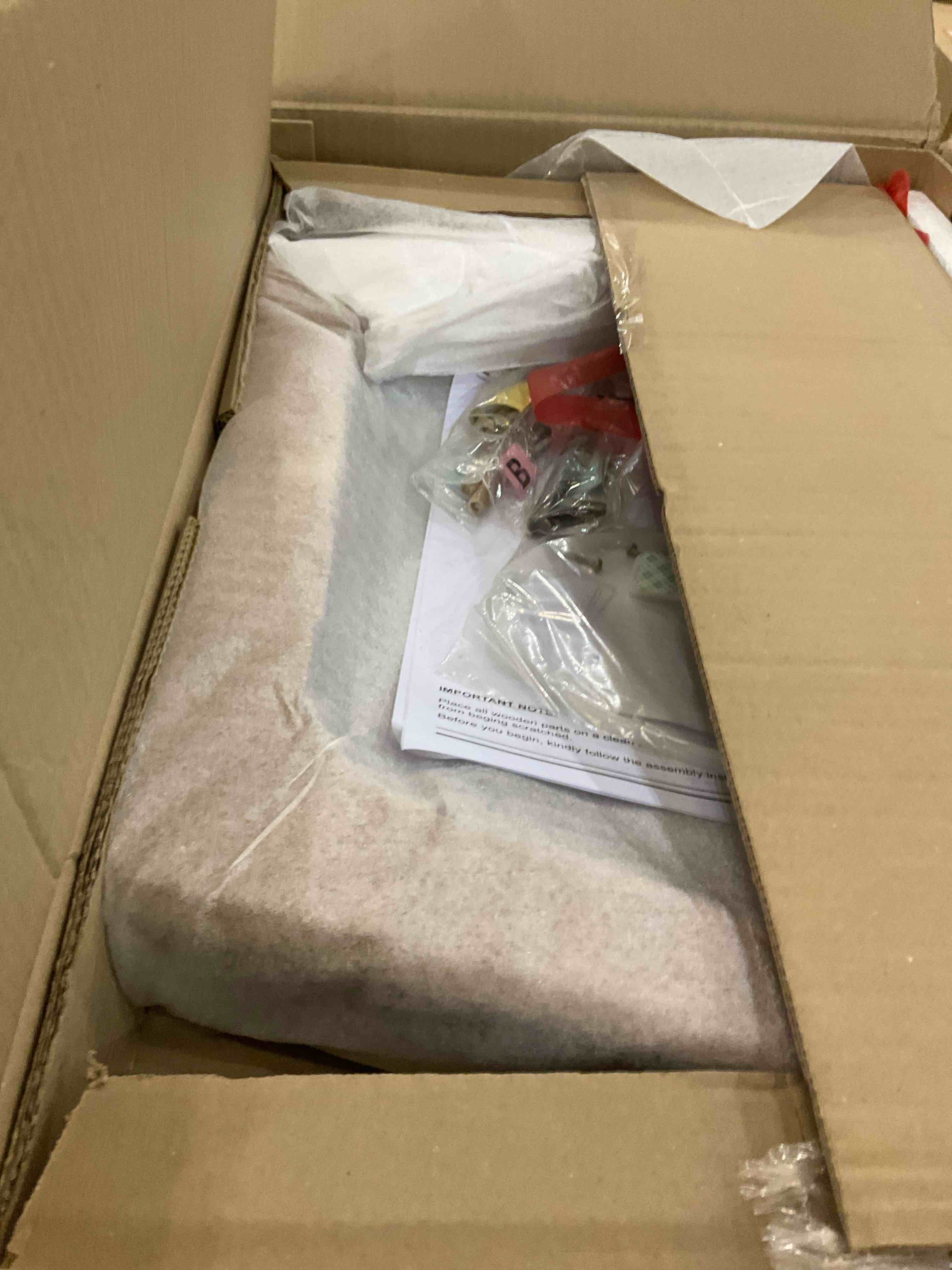https://s3.amazonaws.com/lotting-images-prod/BargainHunt/EXS01432165_1720013635633.jpeg