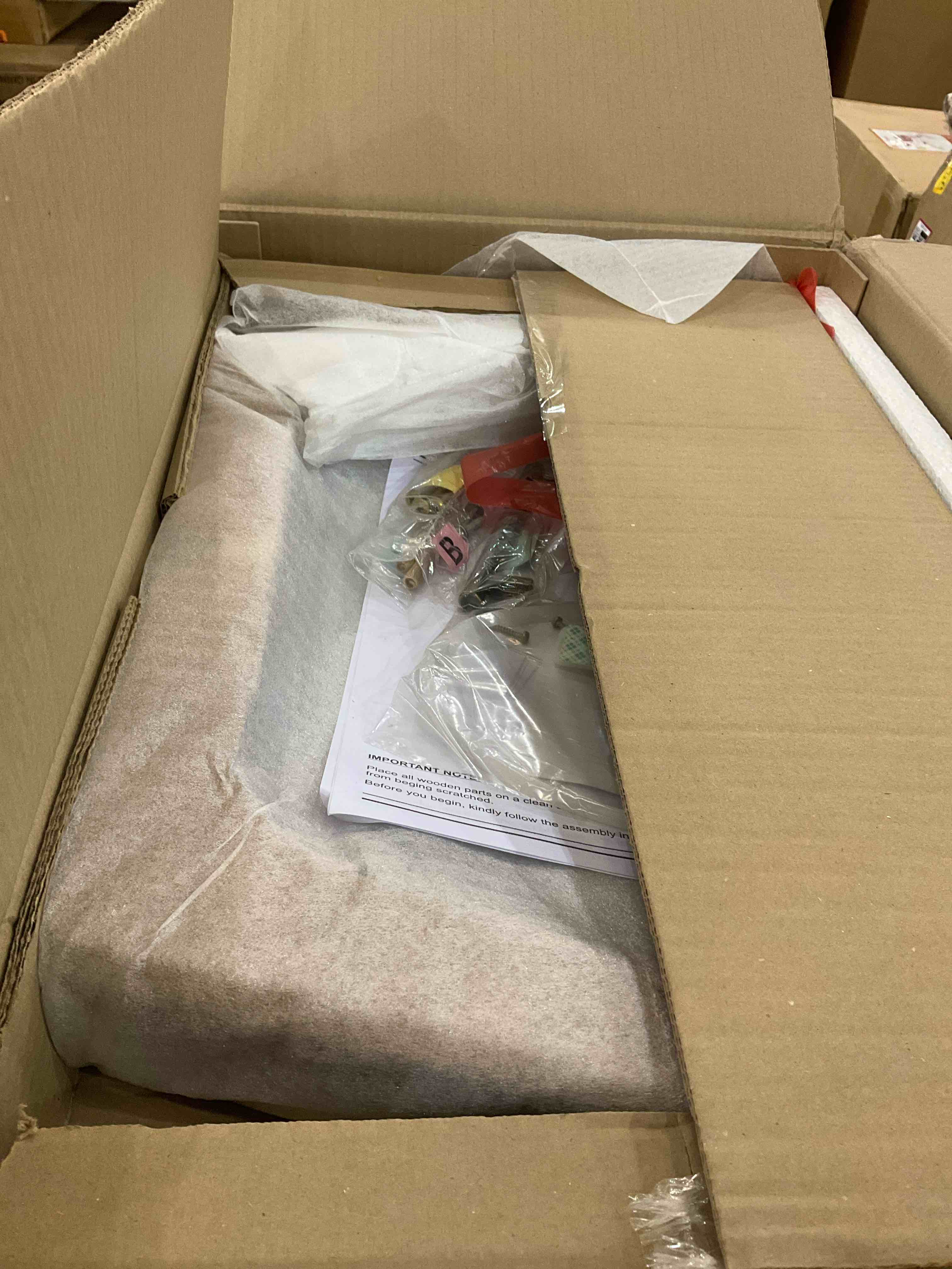 https://s3.amazonaws.com/lotting-images-prod/BargainHunt/EXS01432165_1720013636788.jpeg