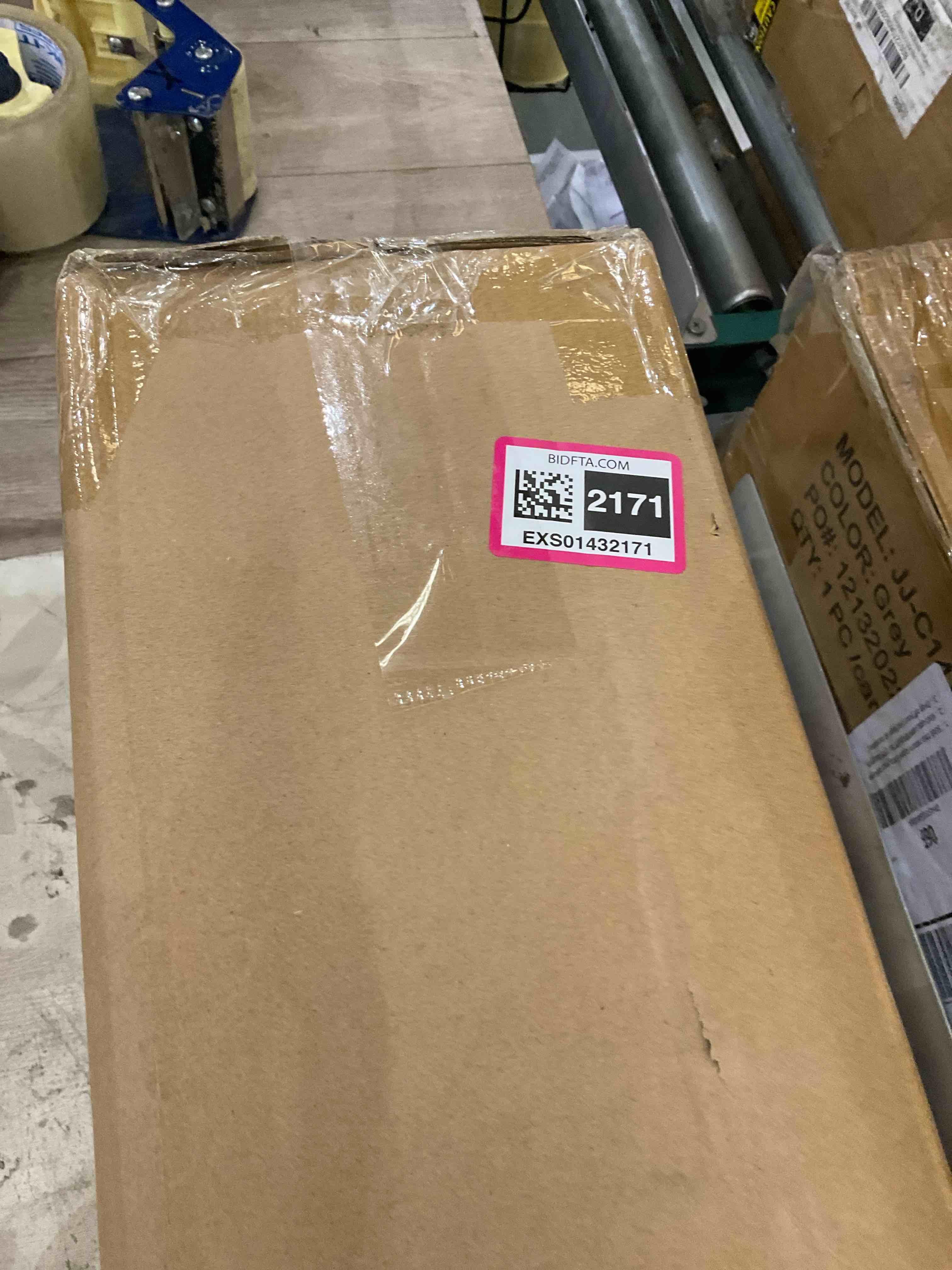 https://s3.amazonaws.com/lotting-images-prod/BargainHunt/EXS01432171_1720014699800.jpeg