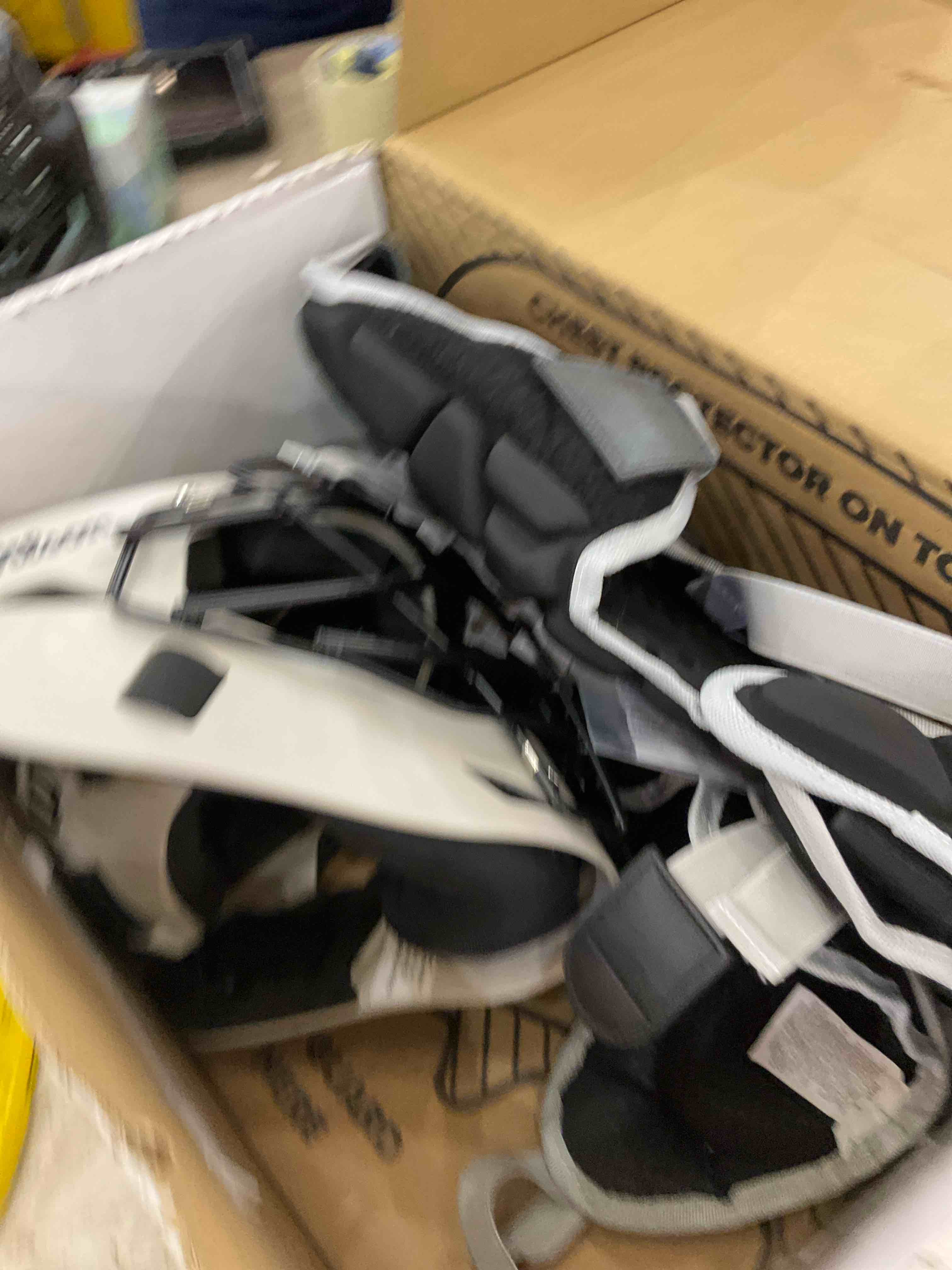 https://s3.amazonaws.com/lotting-images-prod/BargainHunt/EXS01432176_1720015788738.jpeg
