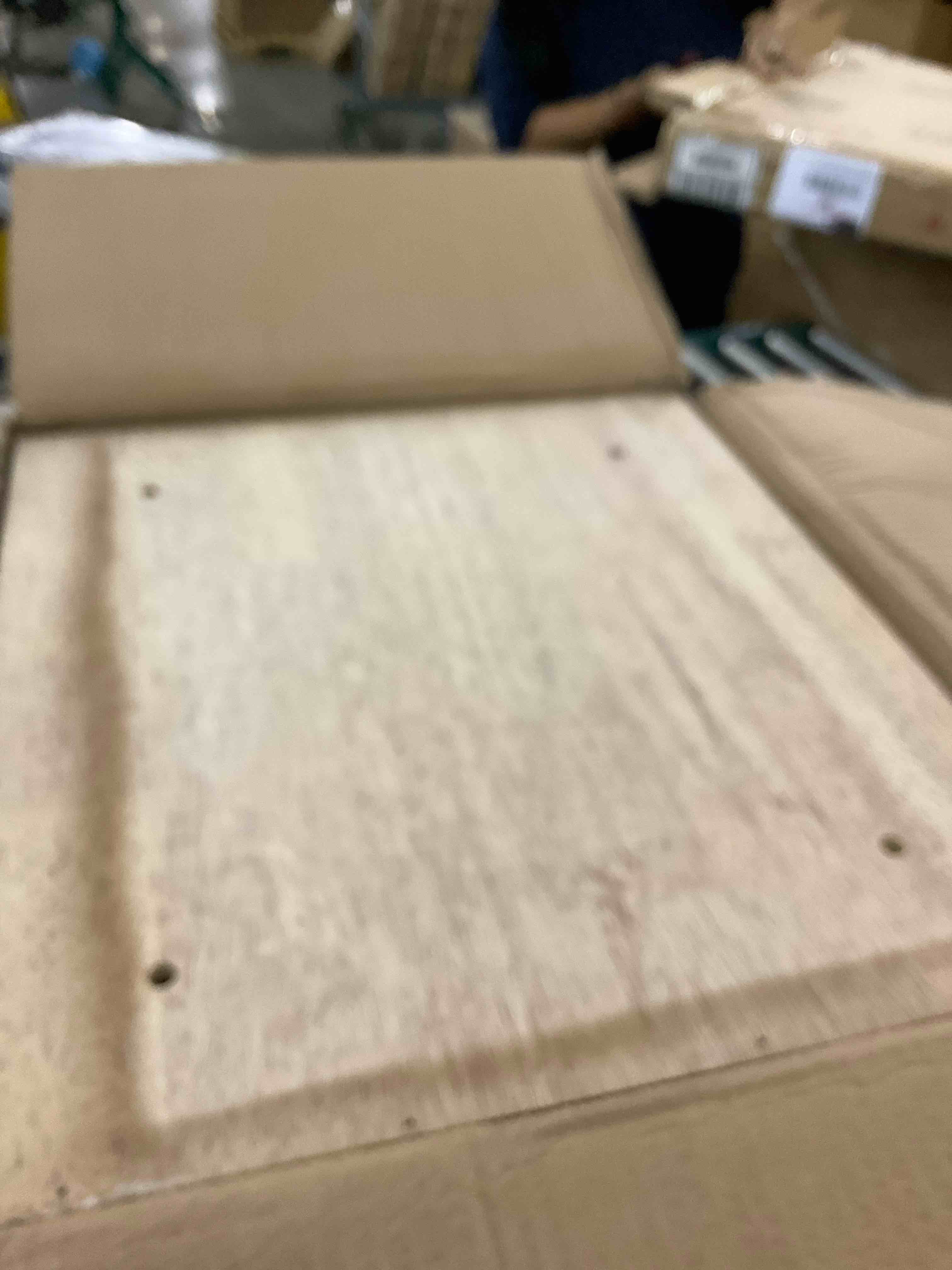 https://s3.amazonaws.com/lotting-images-prod/BargainHunt/EXS01432223_1720025898137.jpeg