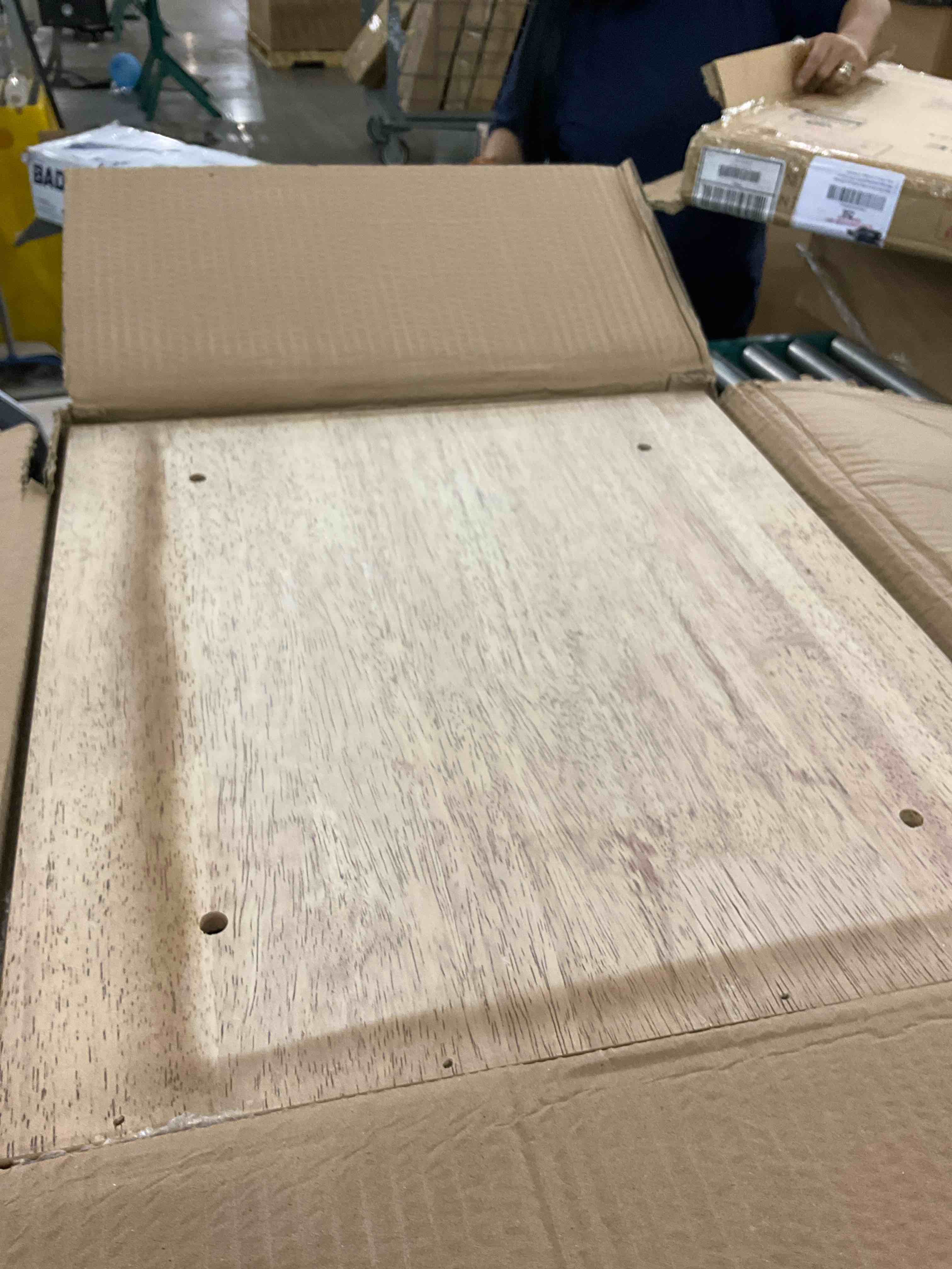 https://s3.amazonaws.com/lotting-images-prod/BargainHunt/EXS01432223_1720025900331.jpeg
