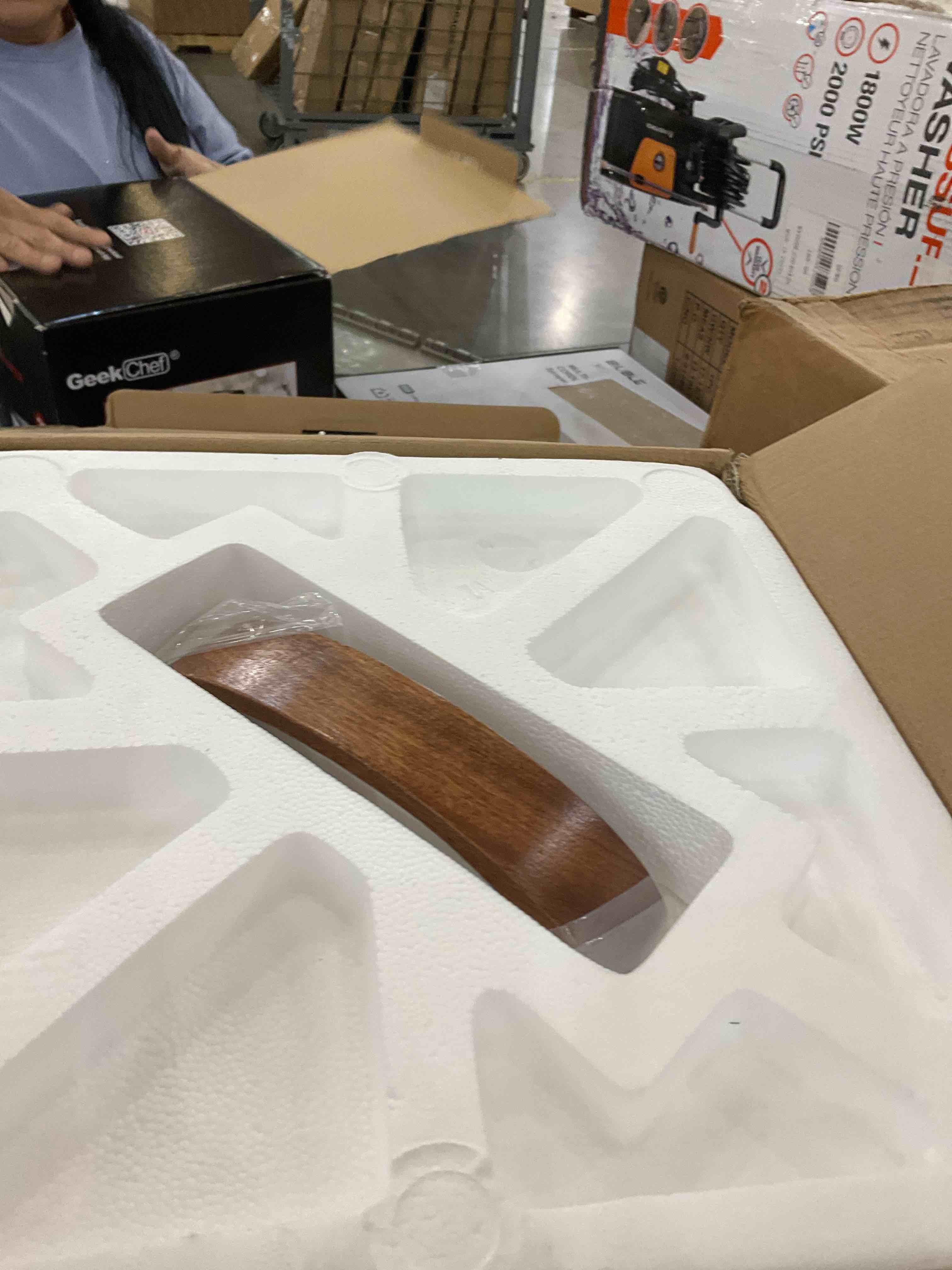 https://s3.amazonaws.com/lotting-images-prod/BargainHunt/EXS01432324_1720446786370.jpeg