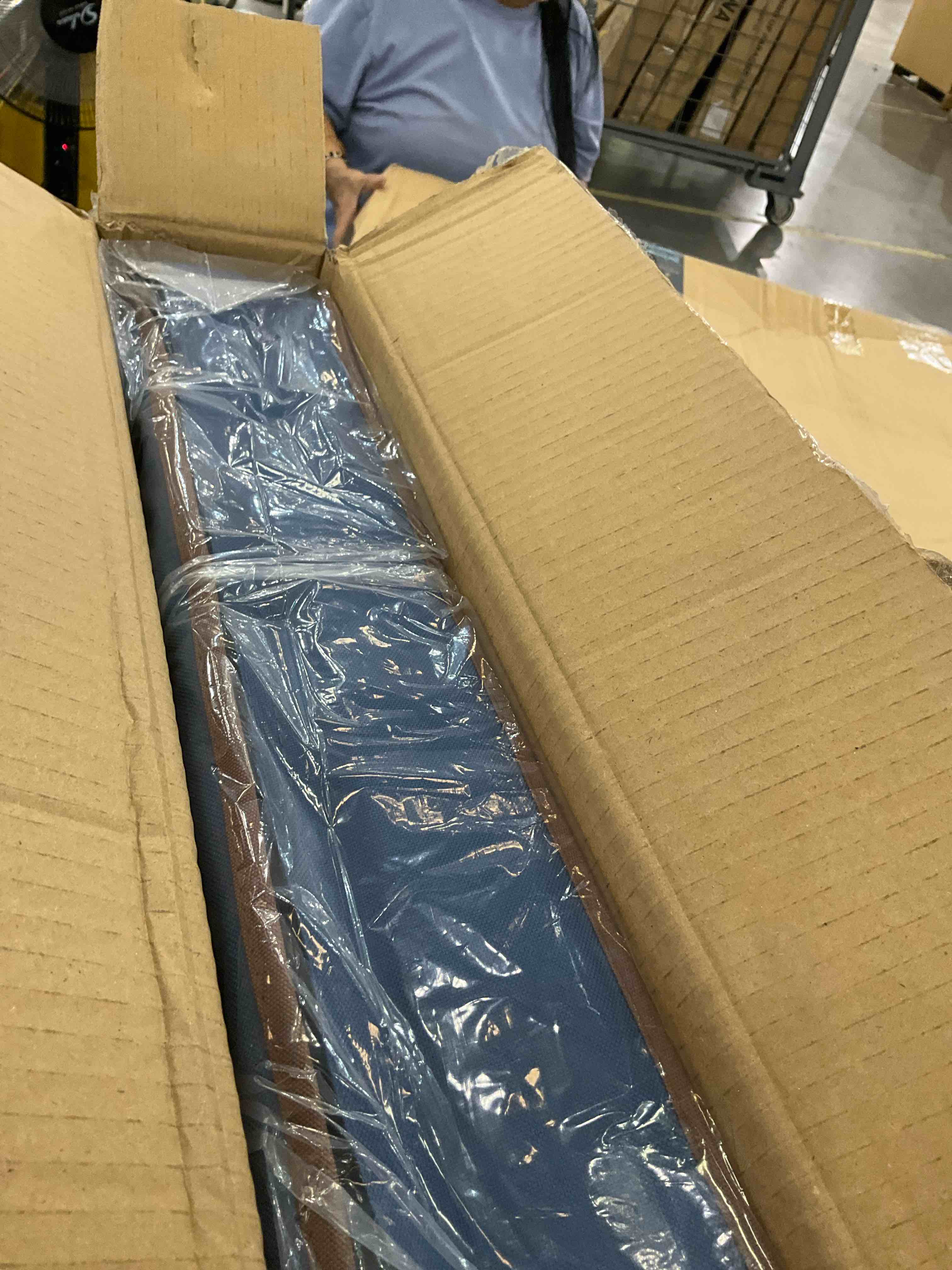 https://s3.amazonaws.com/lotting-images-prod/BargainHunt/EXS01432348_1720449472466.jpeg