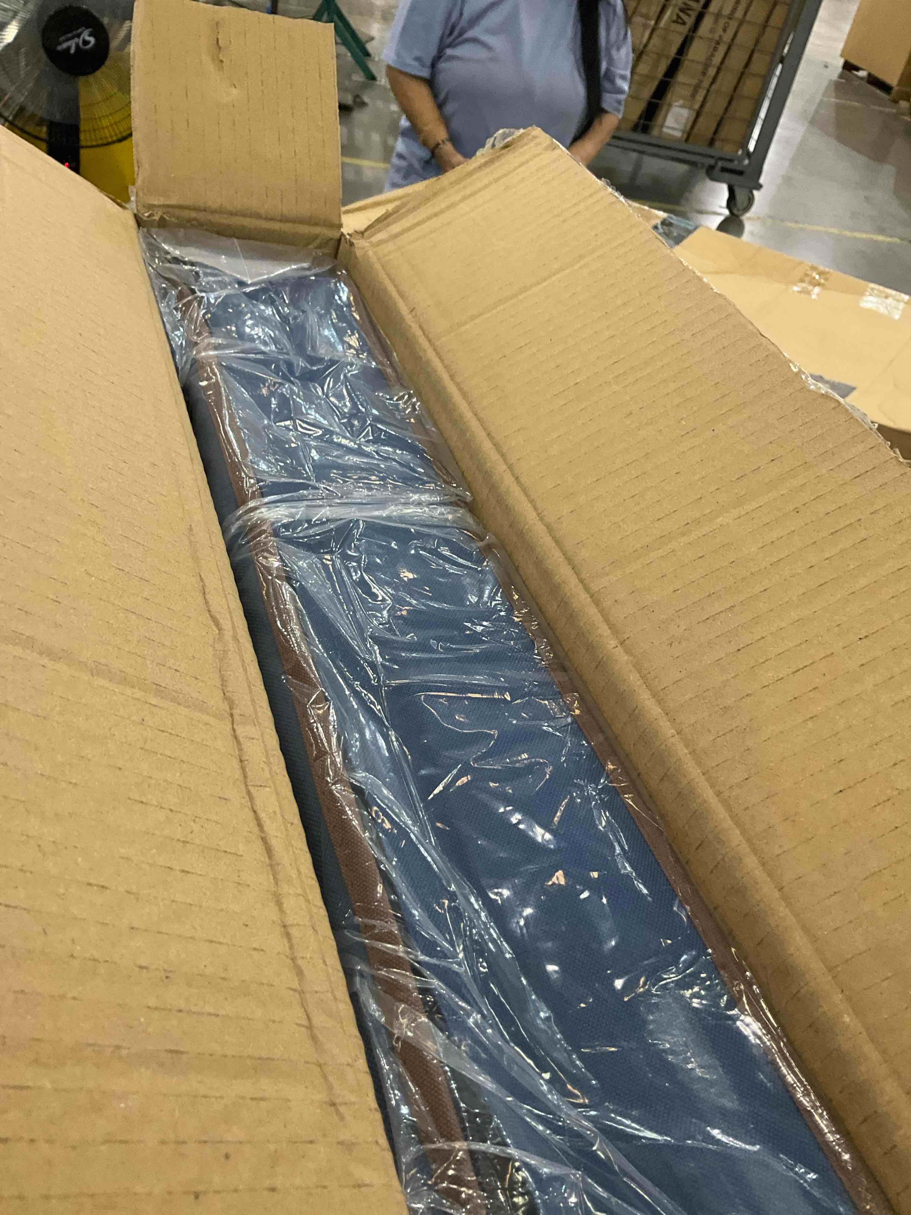https://s3.amazonaws.com/lotting-images-prod/BargainHunt/EXS01432348_1720449474256.jpeg