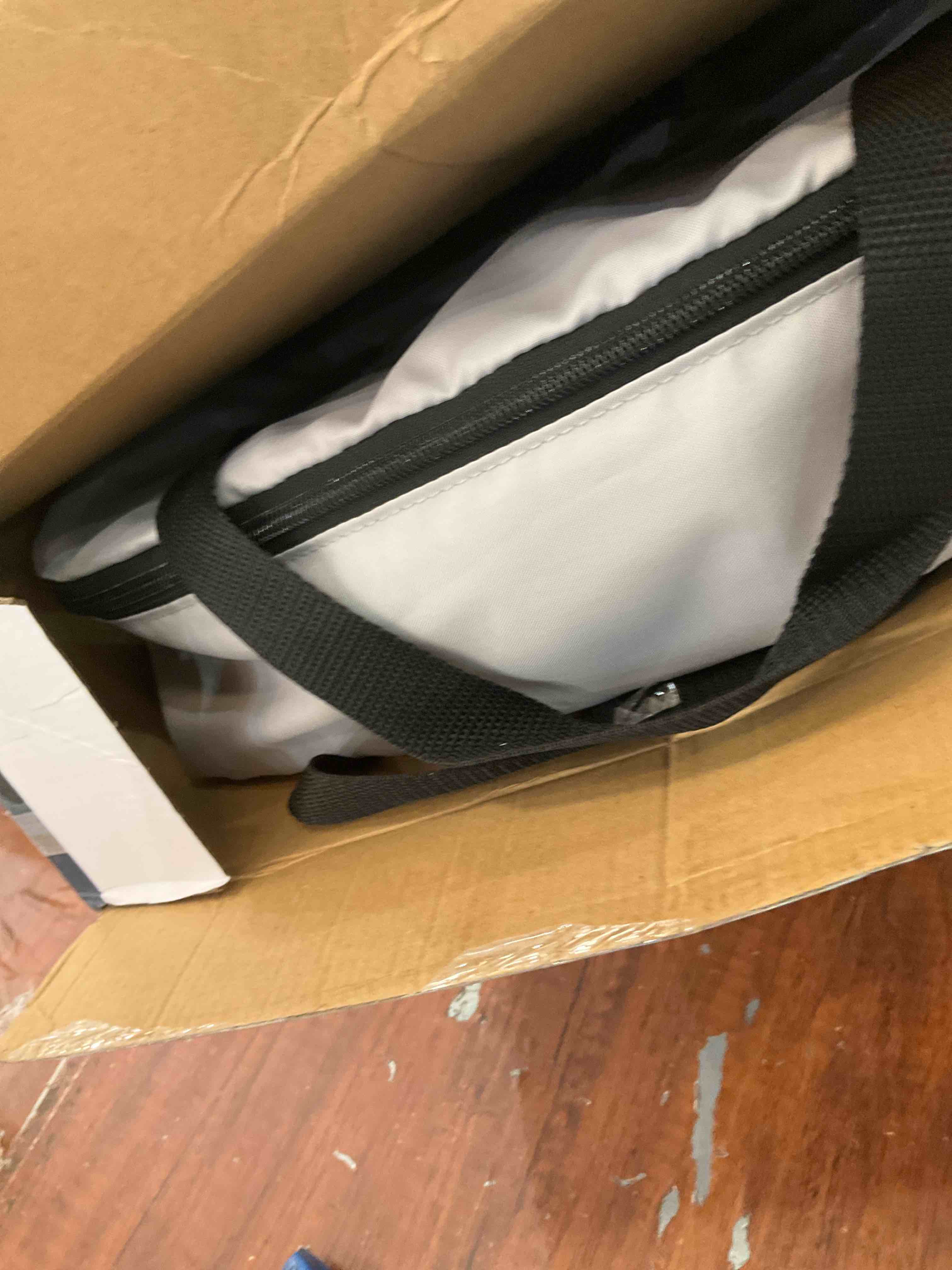 https://s3.amazonaws.com/lotting-images-prod/BargainHunt/EXS01432592_1719858920356.jpeg