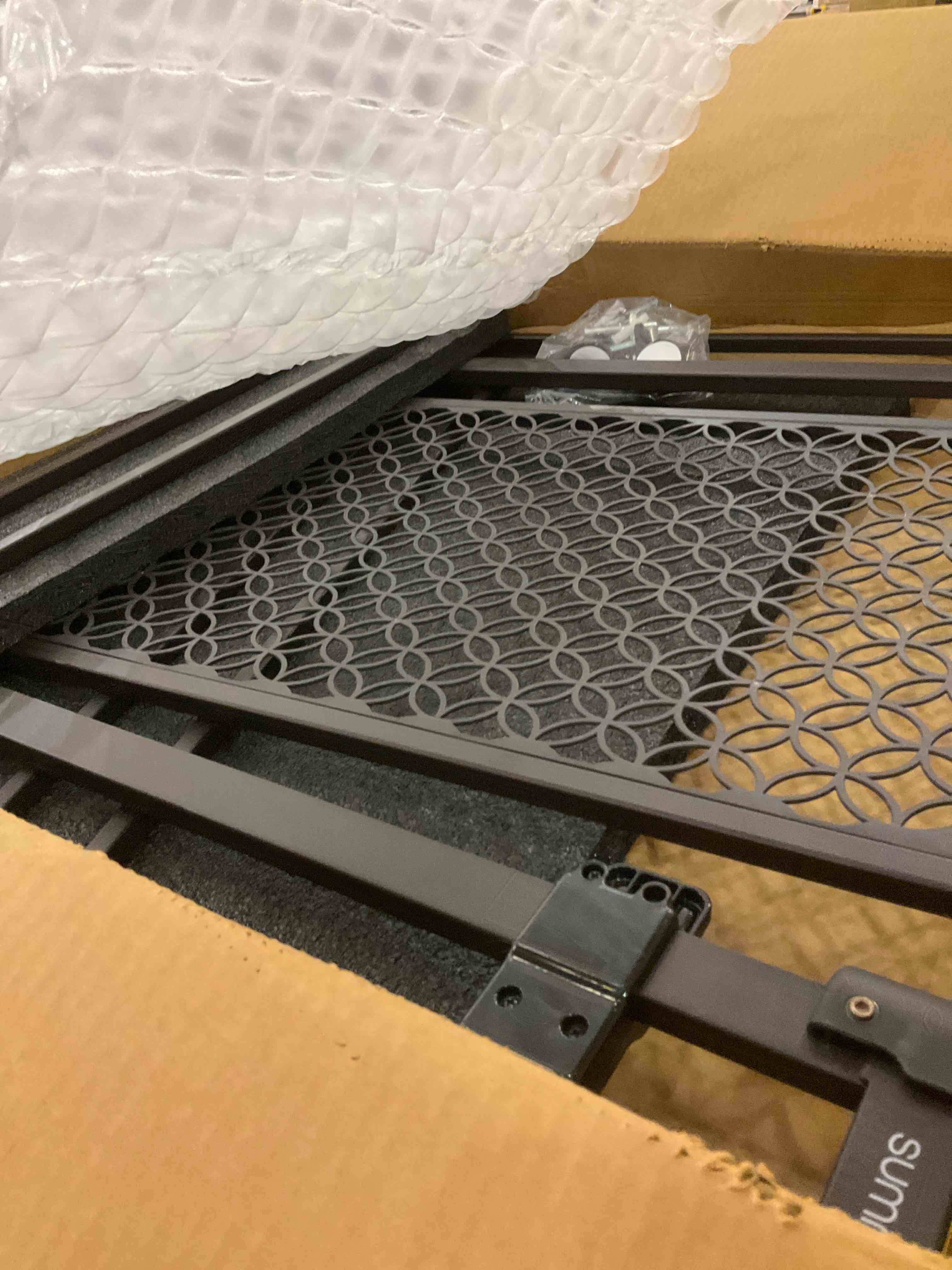 https://s3.amazonaws.com/lotting-images-prod/BargainHunt/EXS01432636_1719923966429.jpeg