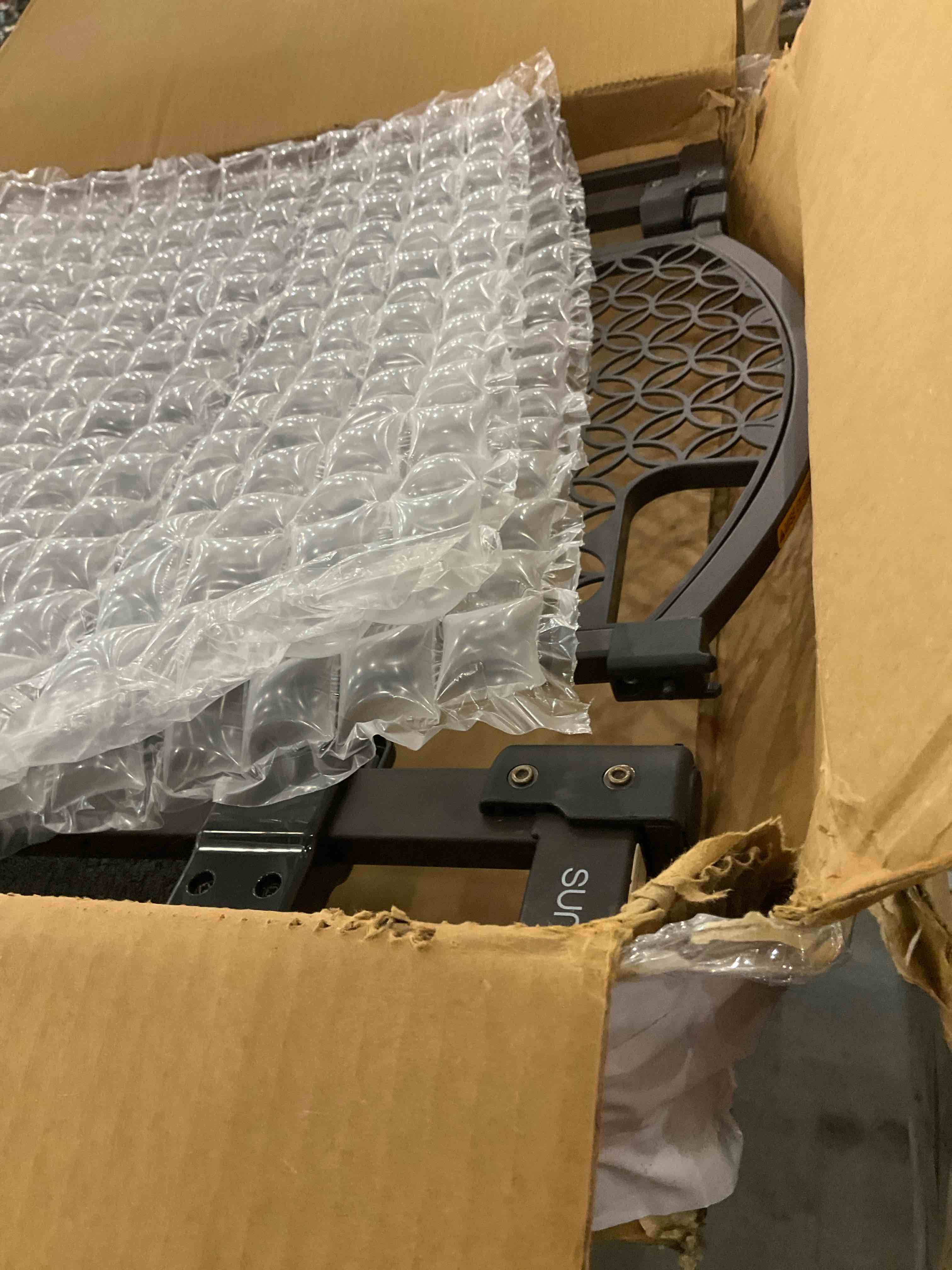 https://s3.amazonaws.com/lotting-images-prod/BargainHunt/EXS01432636_1719923969126.jpeg