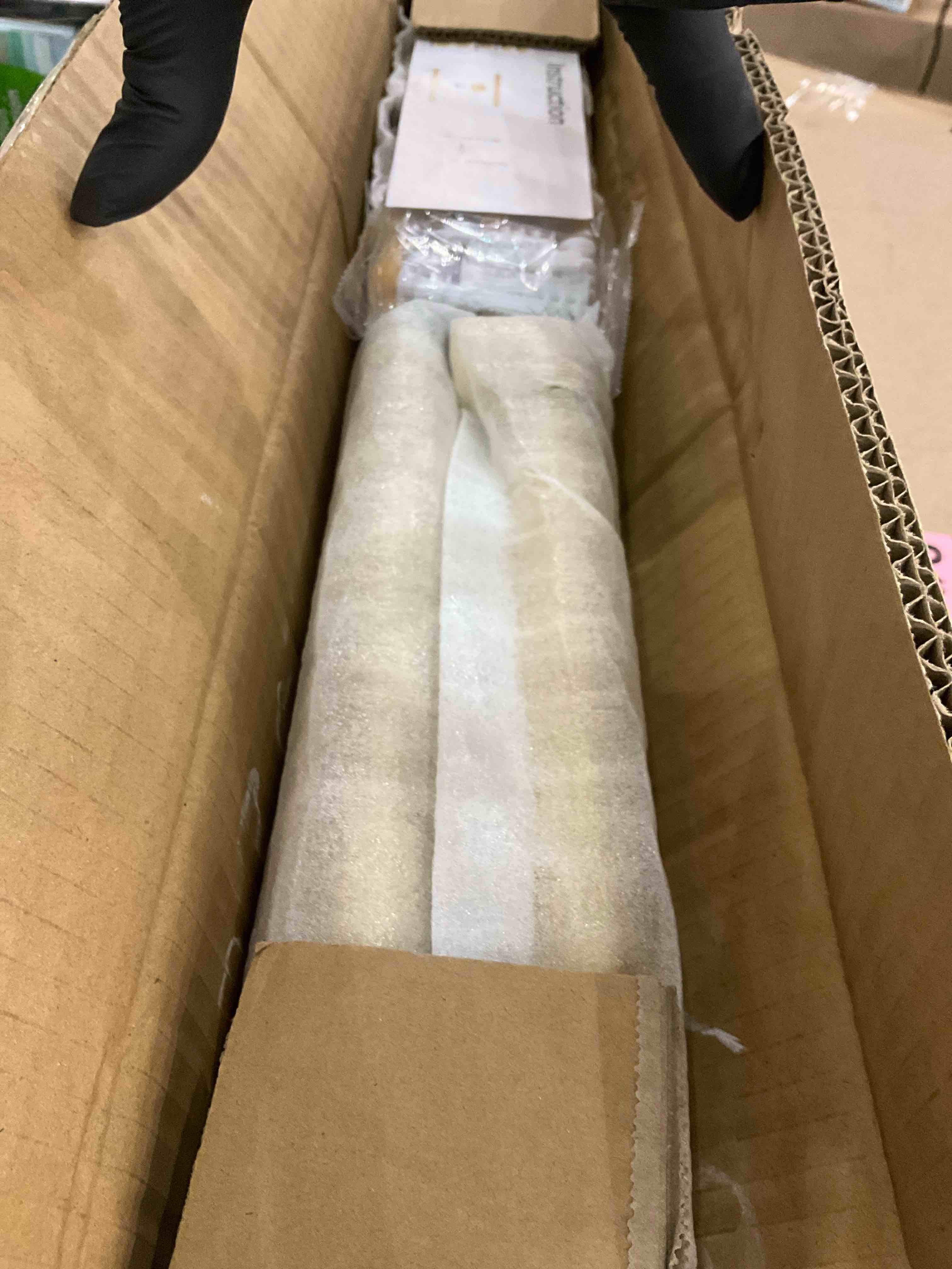 https://s3.amazonaws.com/lotting-images-prod/BargainHunt/EXS01433308_1720700383458.jpeg