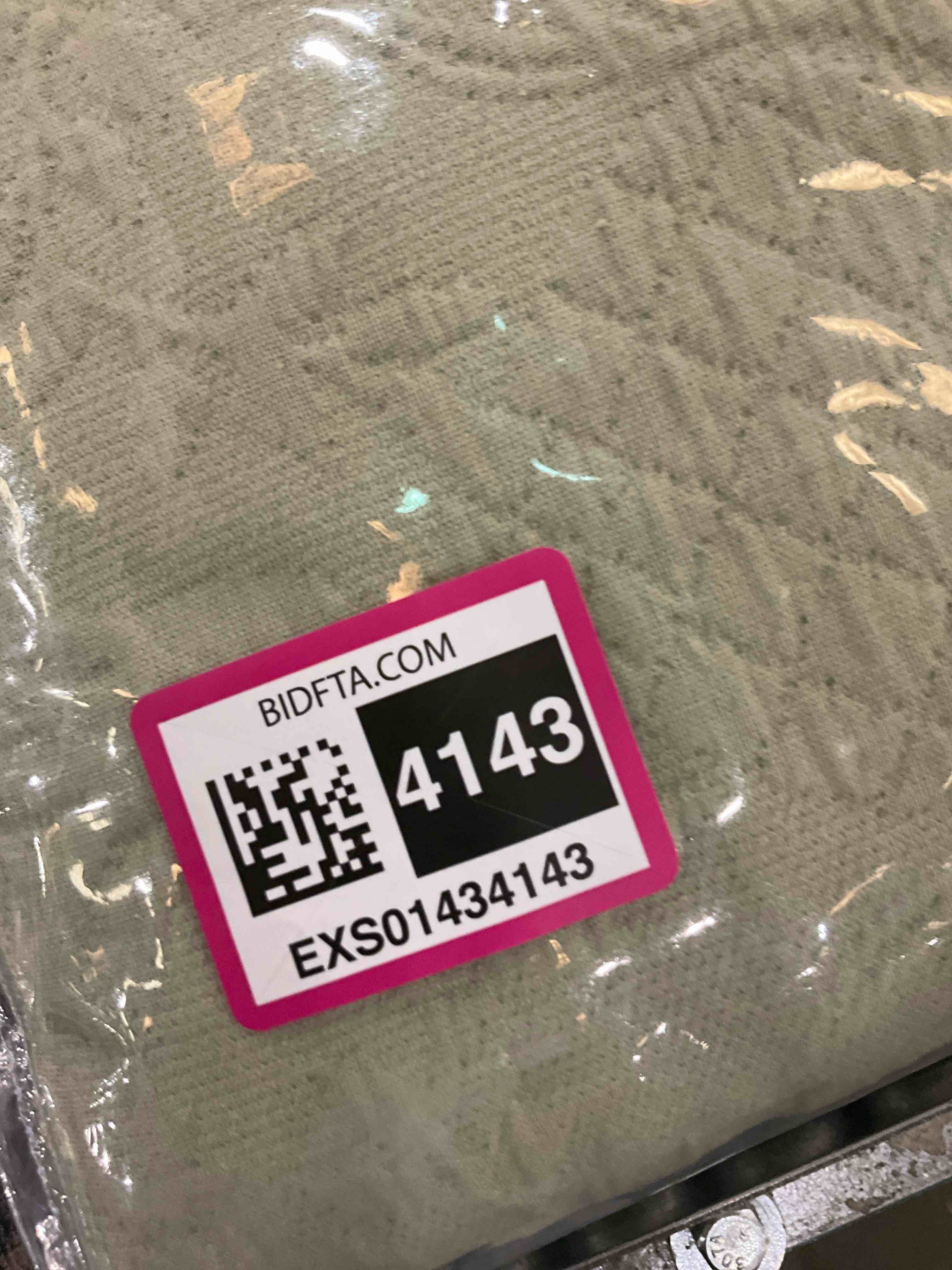 https://s3.amazonaws.com/lotting-images-prod/BargainHunt/EXS01434143_1719416251480.jpeg