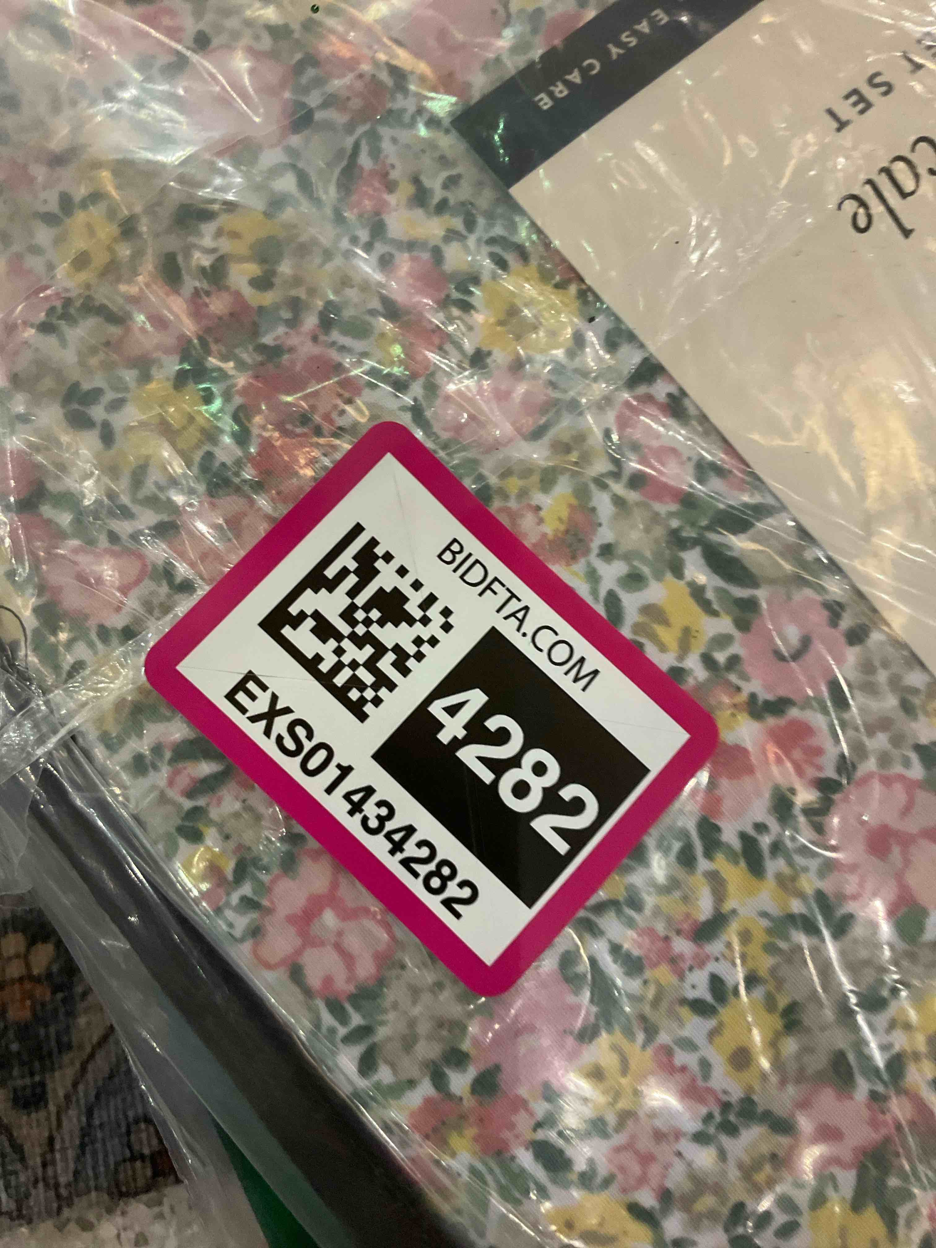 https://s3.amazonaws.com/lotting-images-prod/BargainHunt/EXS01434282_1719498821371.jpeg