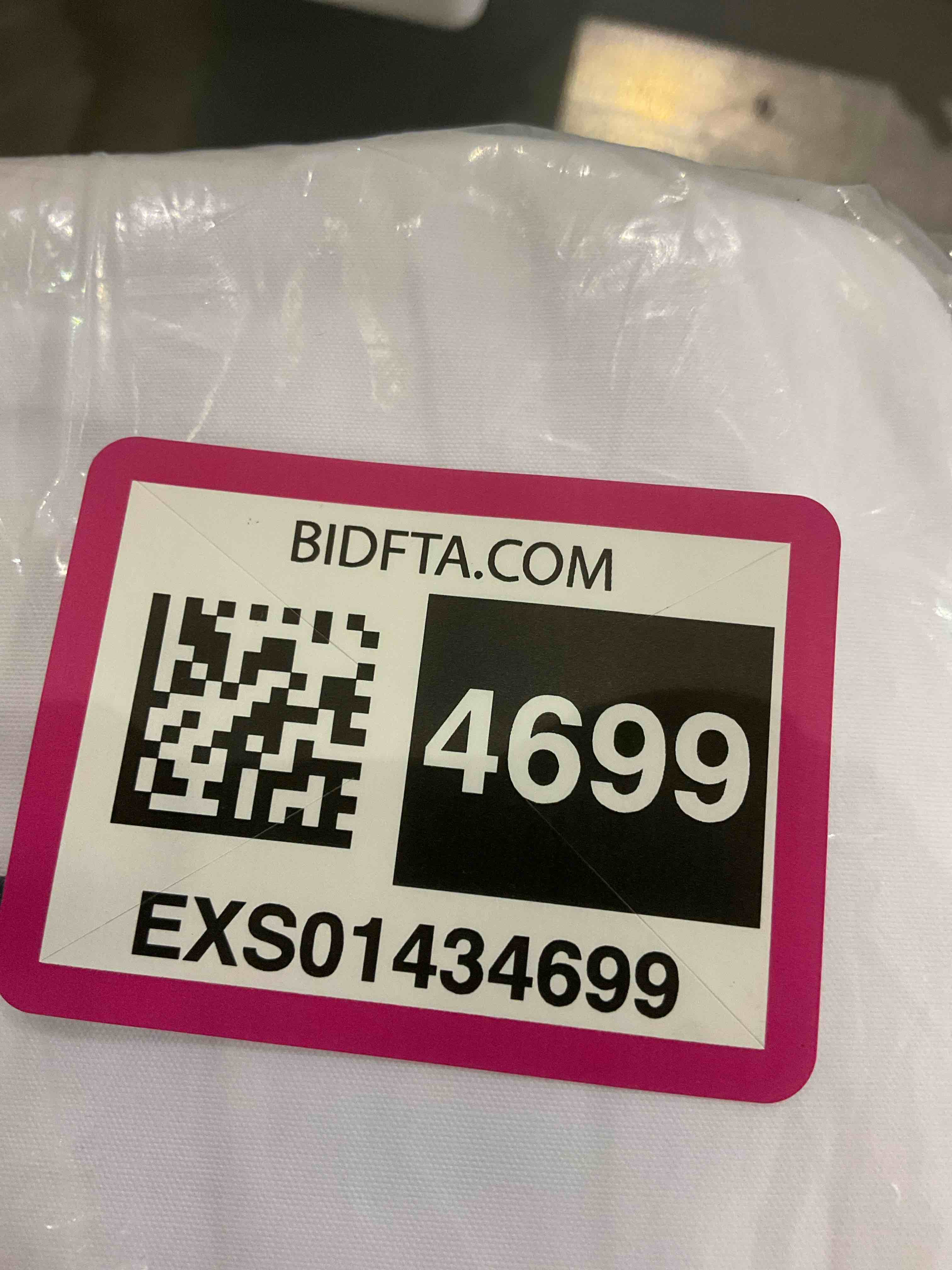 https://s3.amazonaws.com/lotting-images-prod/BargainHunt/EXS01434699_1719496169012.jpeg