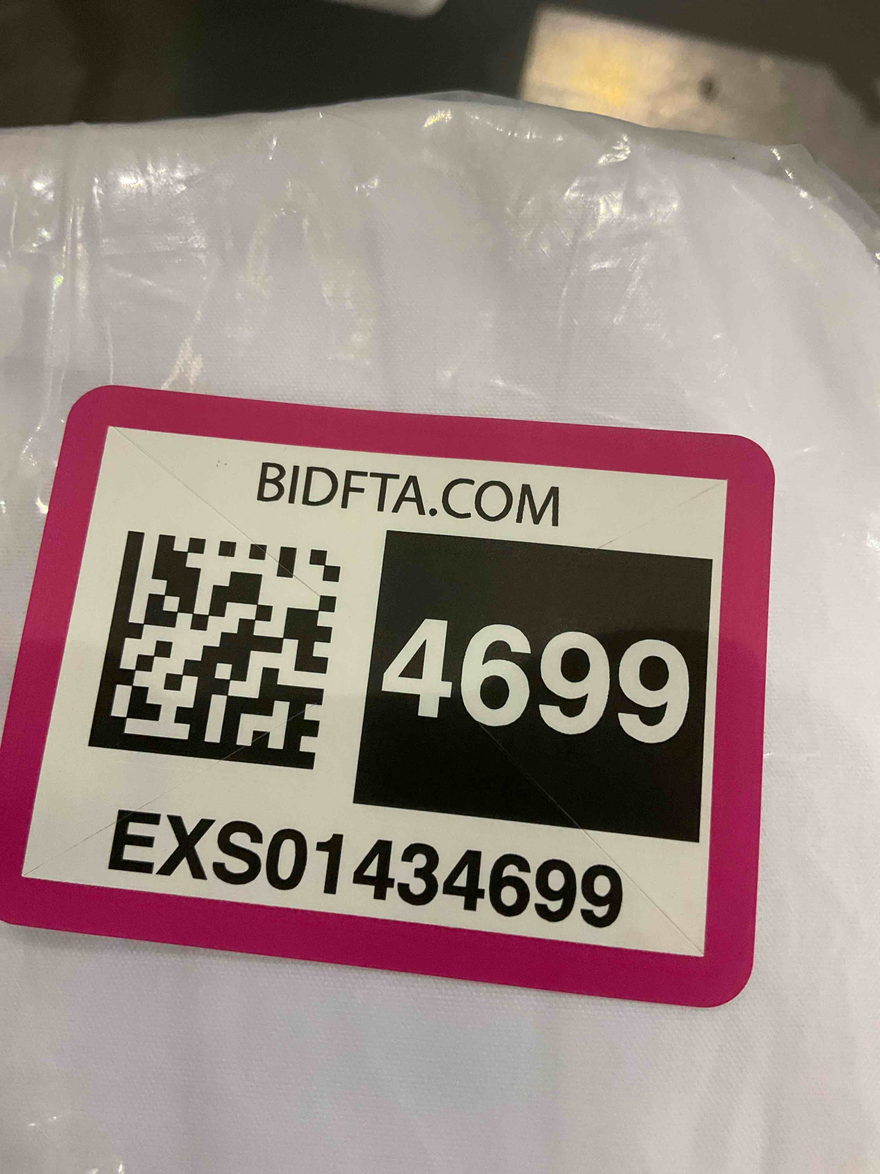 https://s3.amazonaws.com/lotting-images-prod/BargainHunt/EXS01434699_1719496170103.jpeg