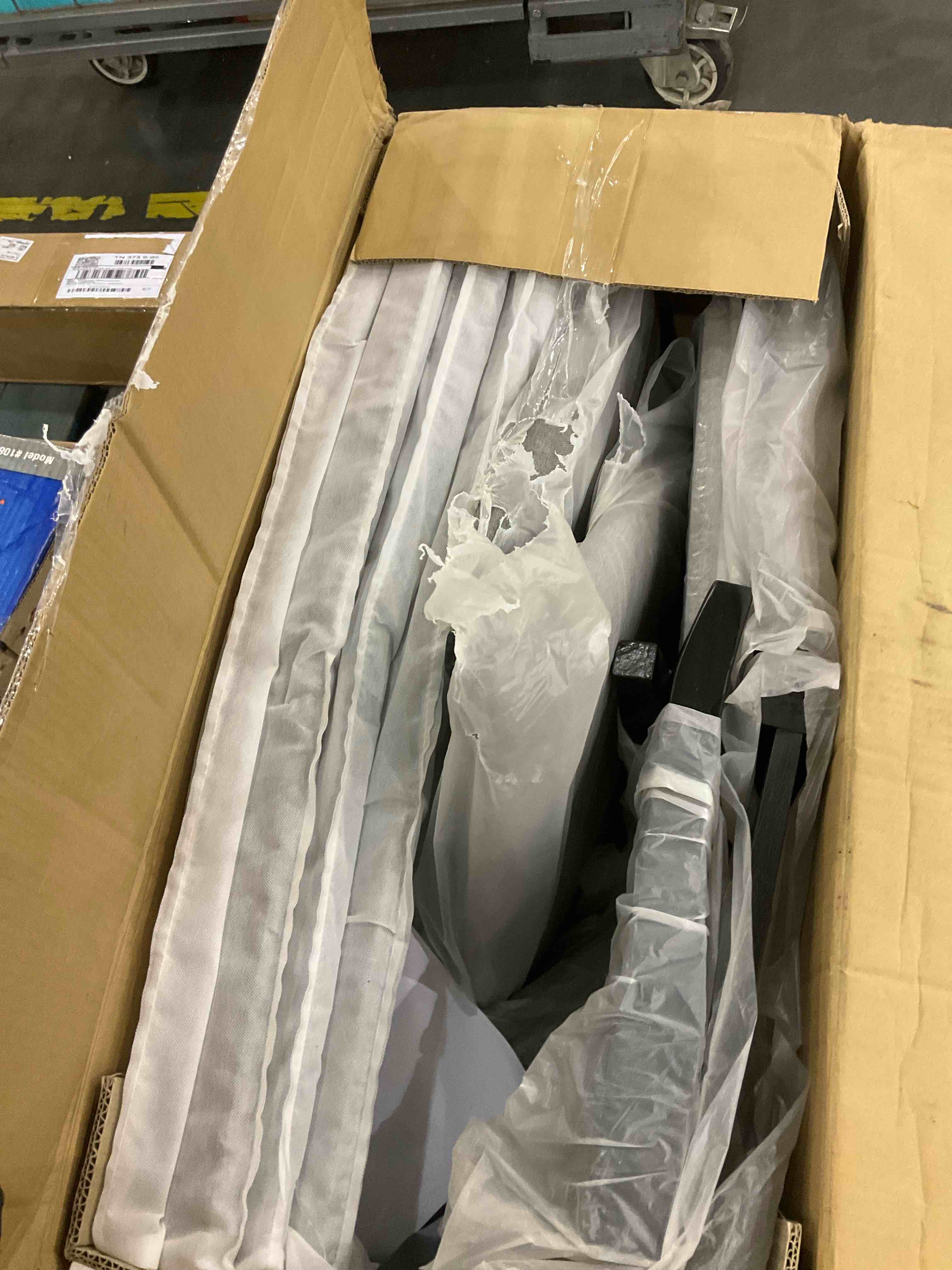 https://s3.amazonaws.com/lotting-images-prod/BargainHunt/EXS01435494_1719920188048.jpeg