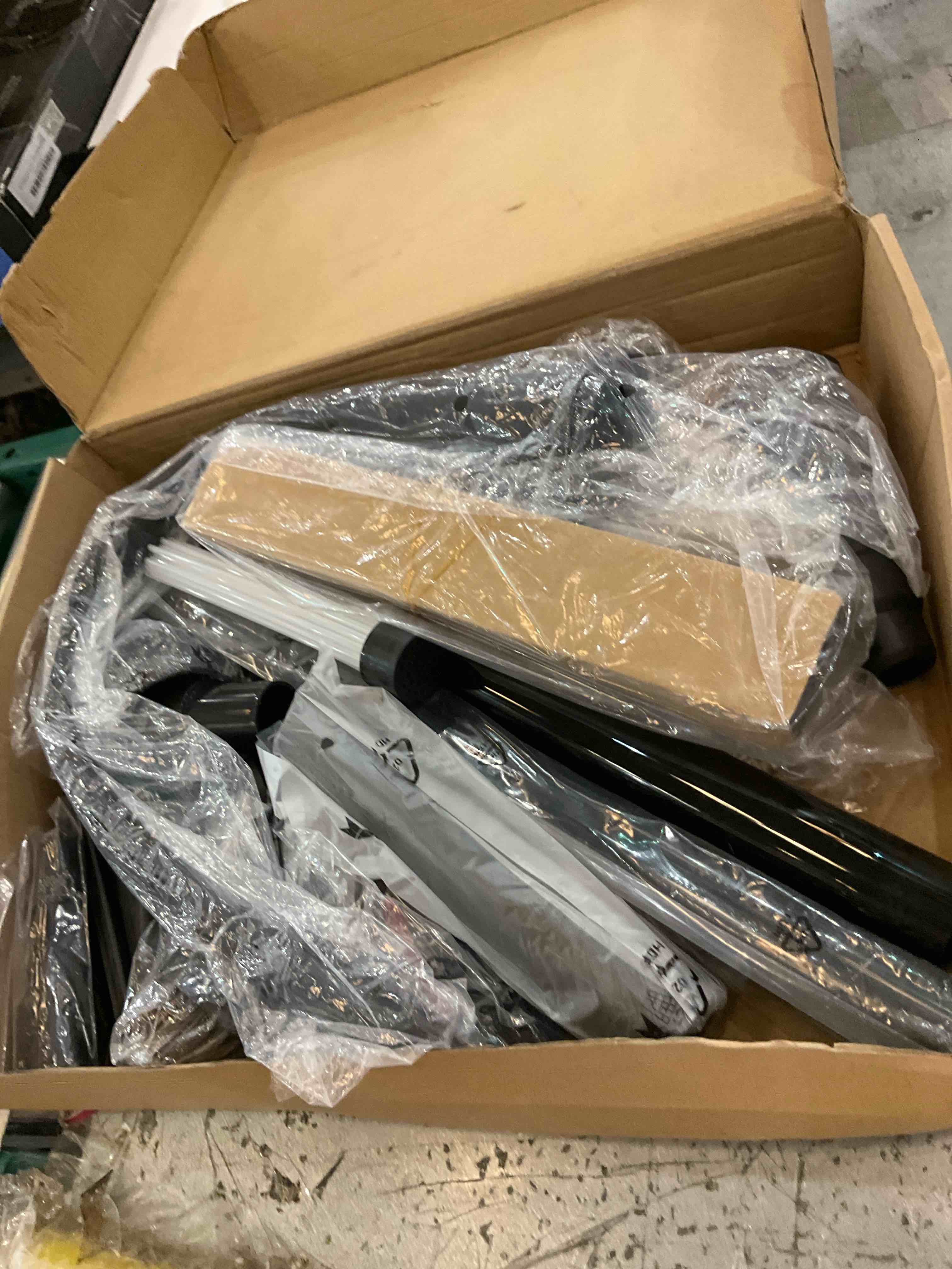 https://s3.amazonaws.com/lotting-images-prod/BargainHunt/EXS01435761_1719335368282.jpeg