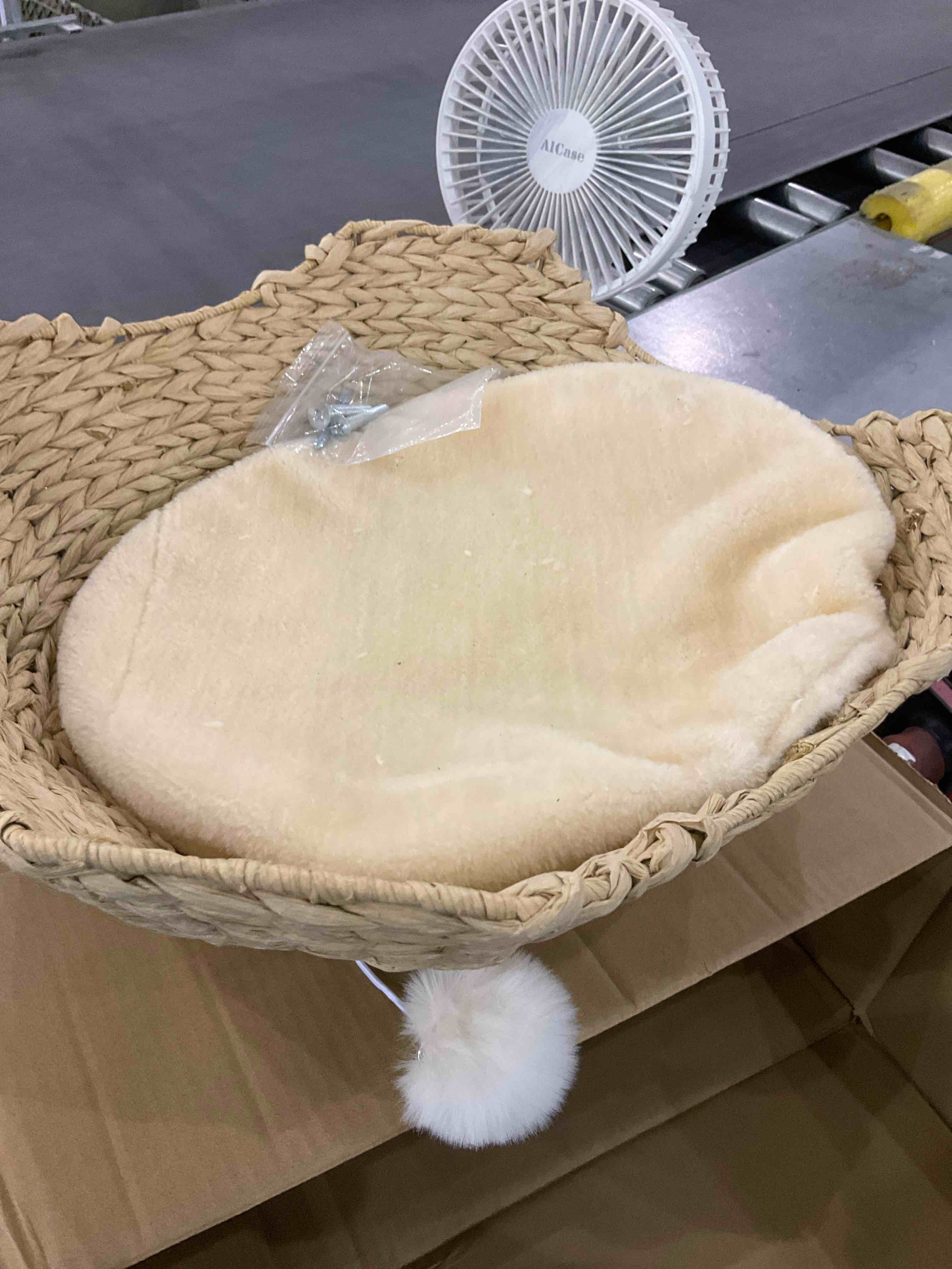 https://s3.amazonaws.com/lotting-images-prod/BargainHunt/EXS01436204_1719574574966.jpeg