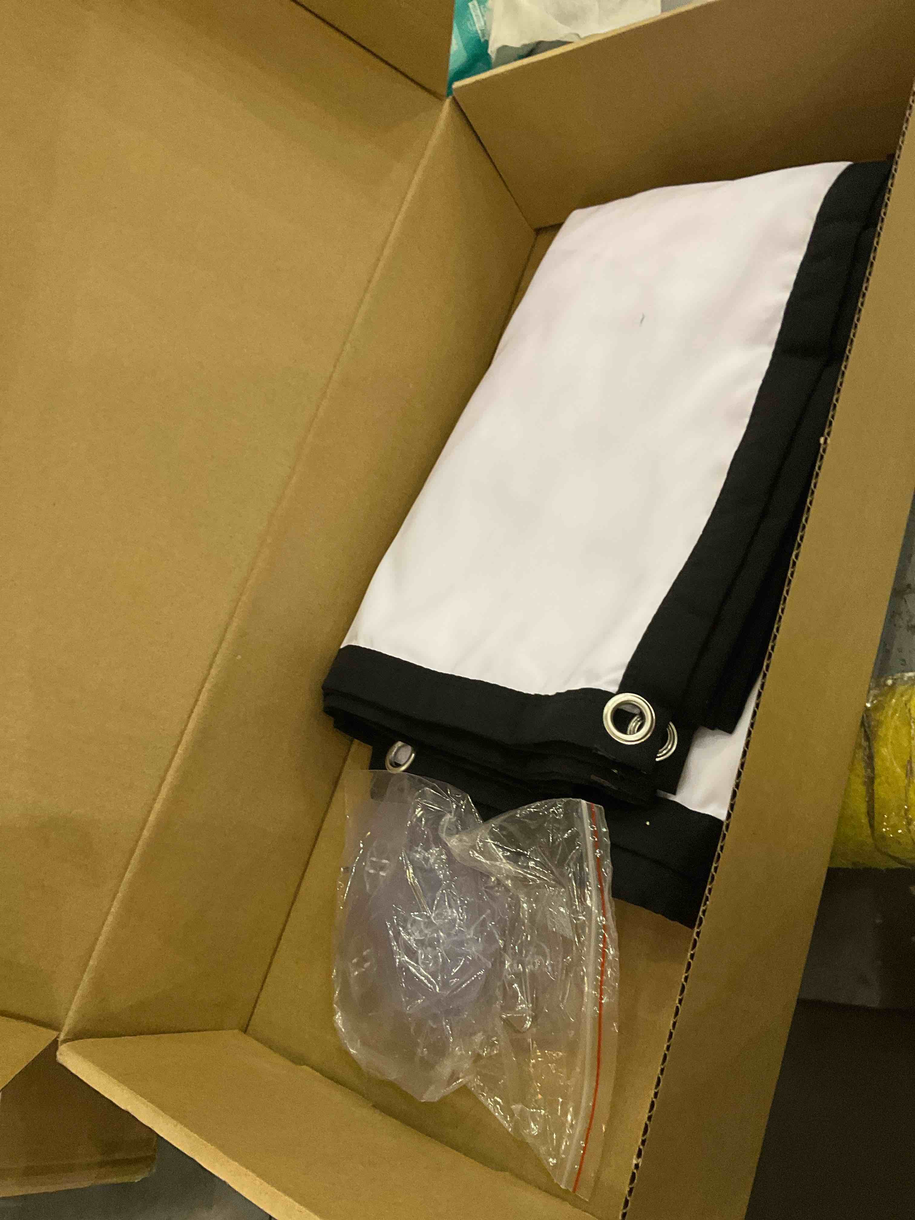 https://s3.amazonaws.com/lotting-images-prod/BargainHunt/EXS01436667_1719842609794.jpeg