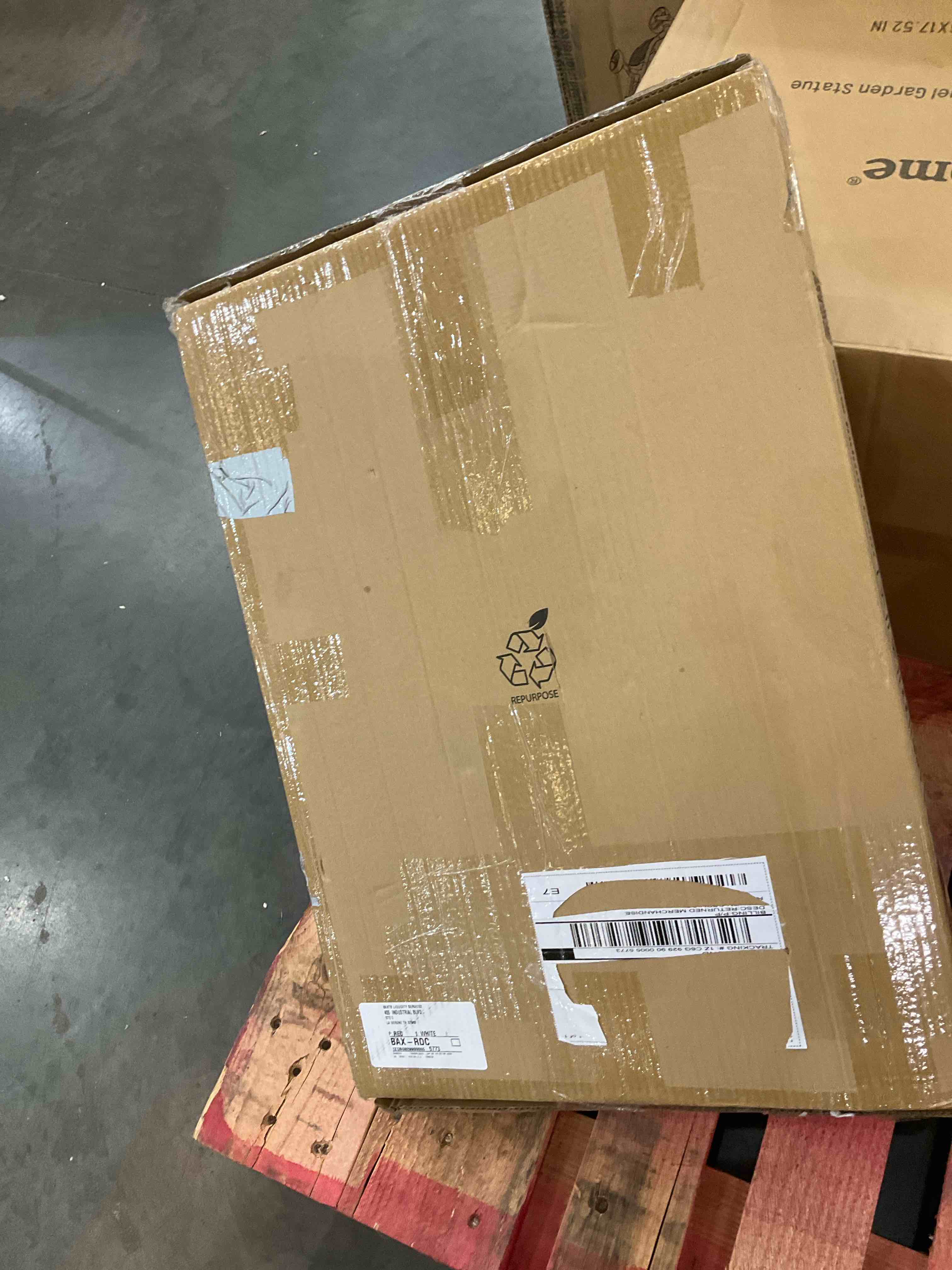 https://s3.amazonaws.com/lotting-images-prod/BargainHunt/EXS01436873_1719933153887.jpeg
