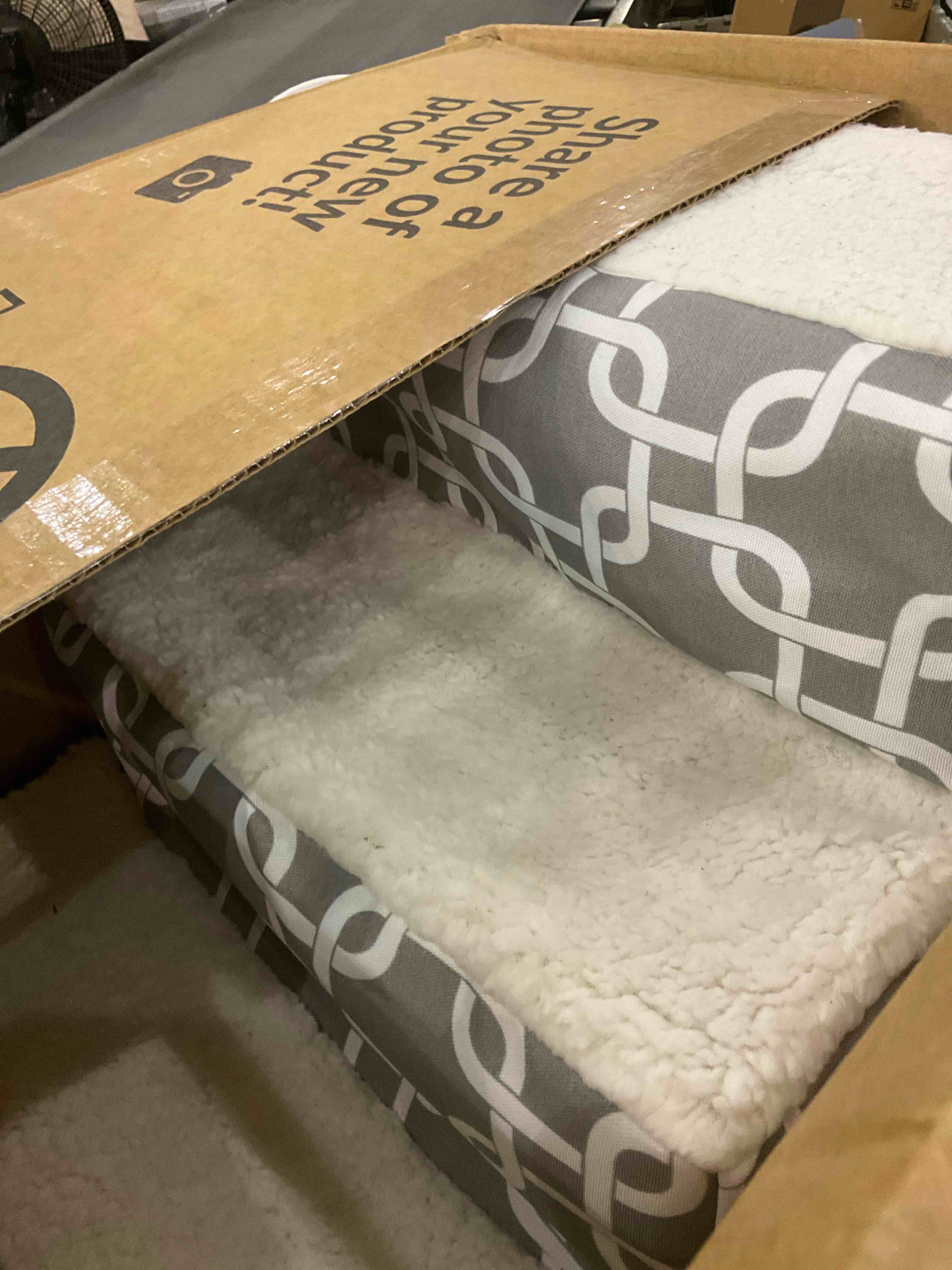 https://s3.amazonaws.com/lotting-images-prod/BargainHunt/EXS01438613_1721043594695.jpeg
