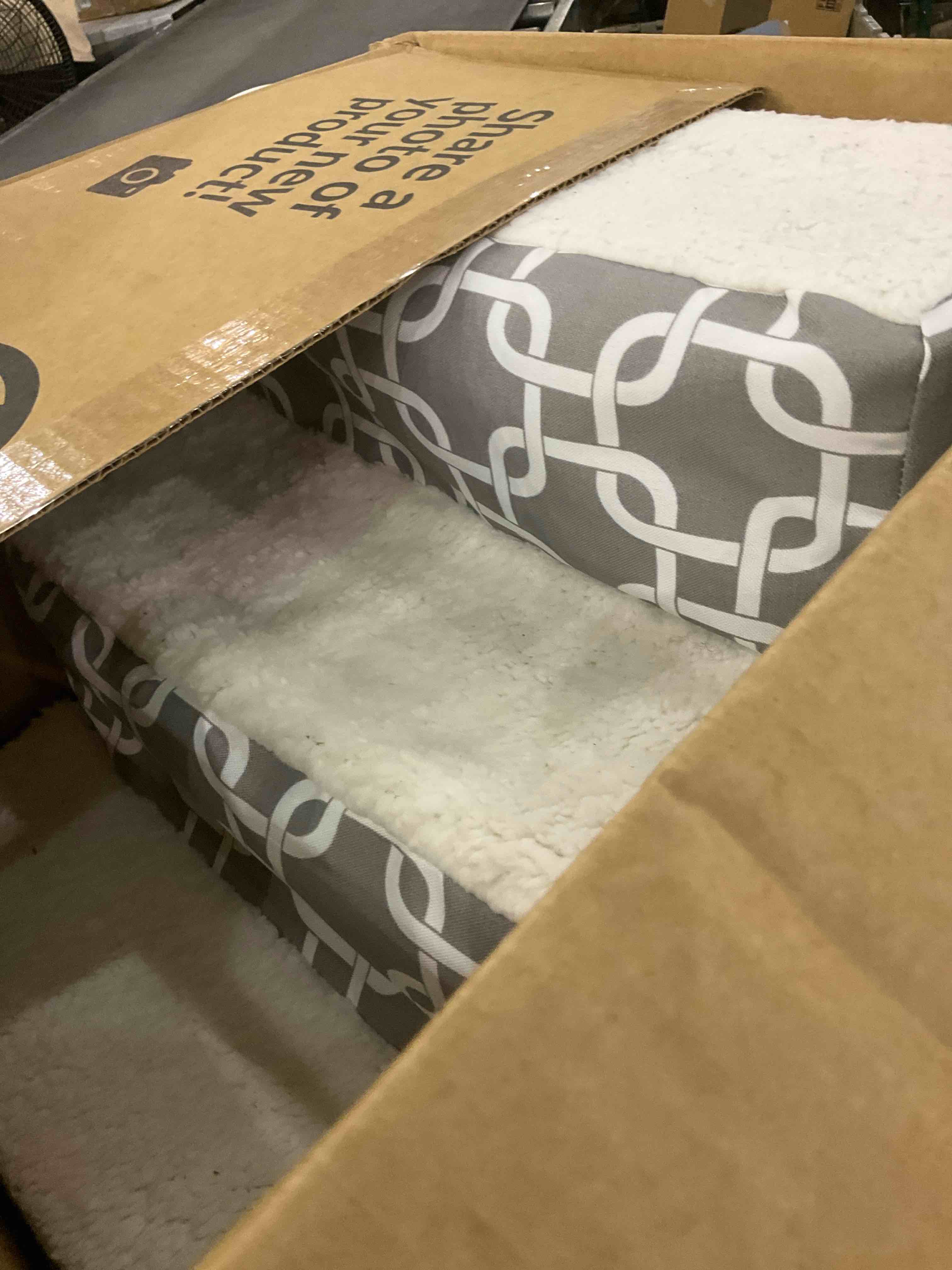 https://s3.amazonaws.com/lotting-images-prod/BargainHunt/EXS01438613_1721043596578.jpeg