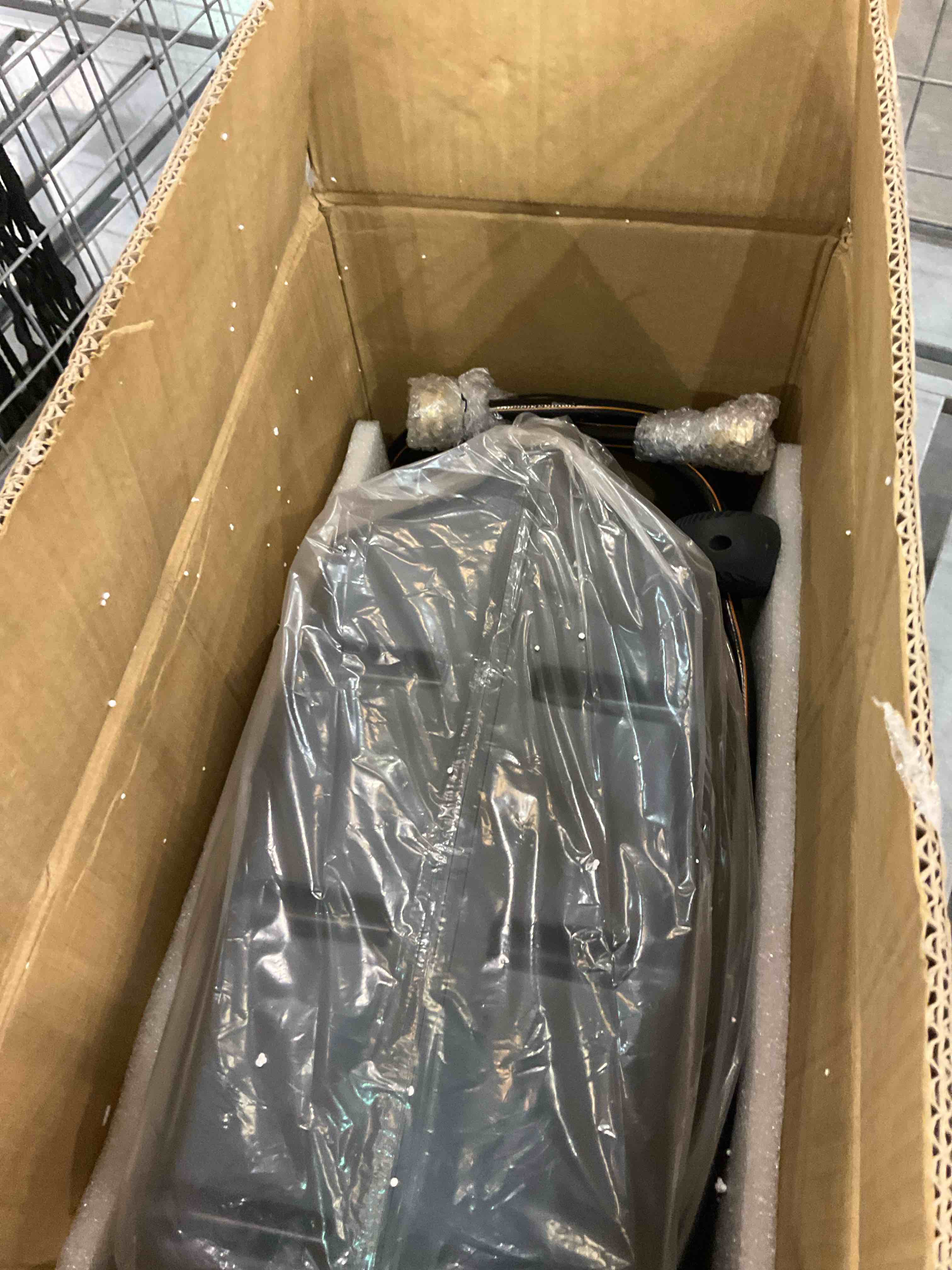 https://s3.amazonaws.com/lotting-images-prod/BargainHunt/EXS01438916_1721317578315.jpeg