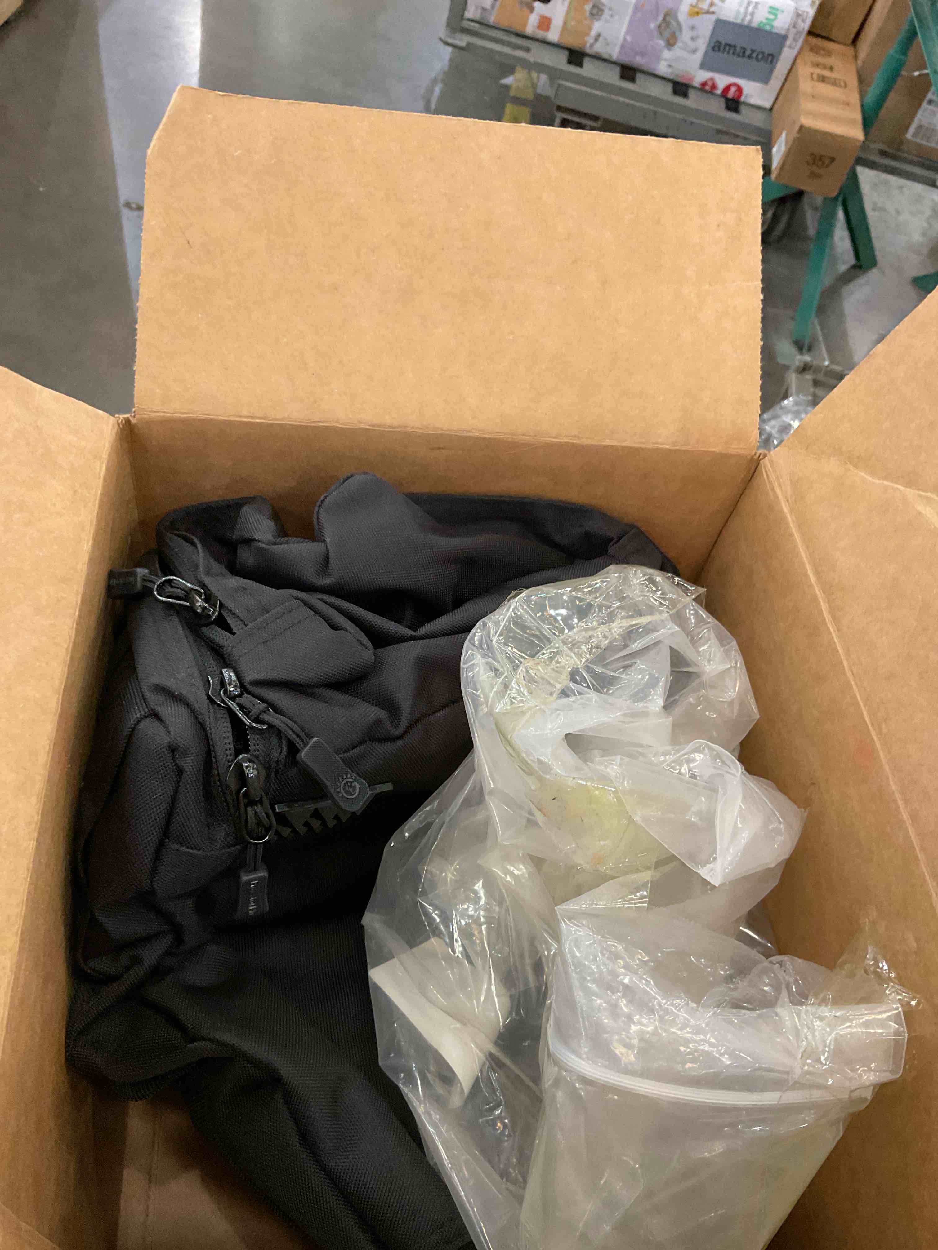 https://s3.amazonaws.com/lotting-images-prod/BargainHunt/EXS01439129_1719250605968.jpeg